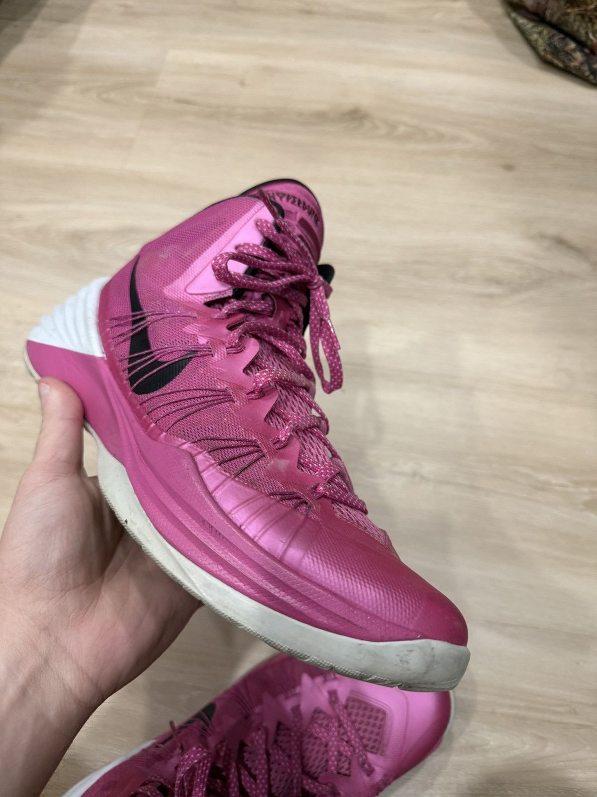 Nike Nike Hyperdunk 2013 Pink Breast Cancer Awareness Size US 12 / EU 45 - 10 Thumbnail