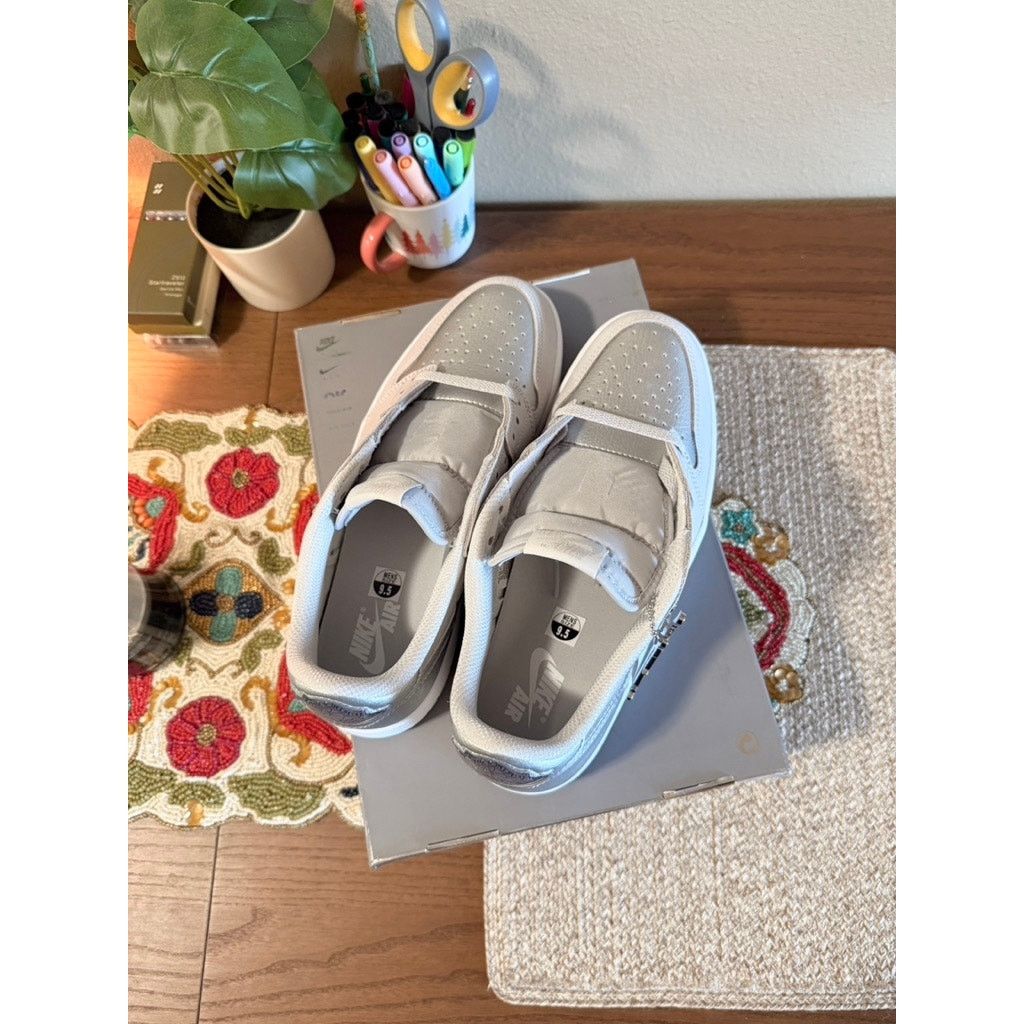Jordan Brand × Nike Jordan 1 Retro Low OG Metallic Silver Neutral Grey White Size US 9.5 / EU 42-43 - 5 Thumbnail