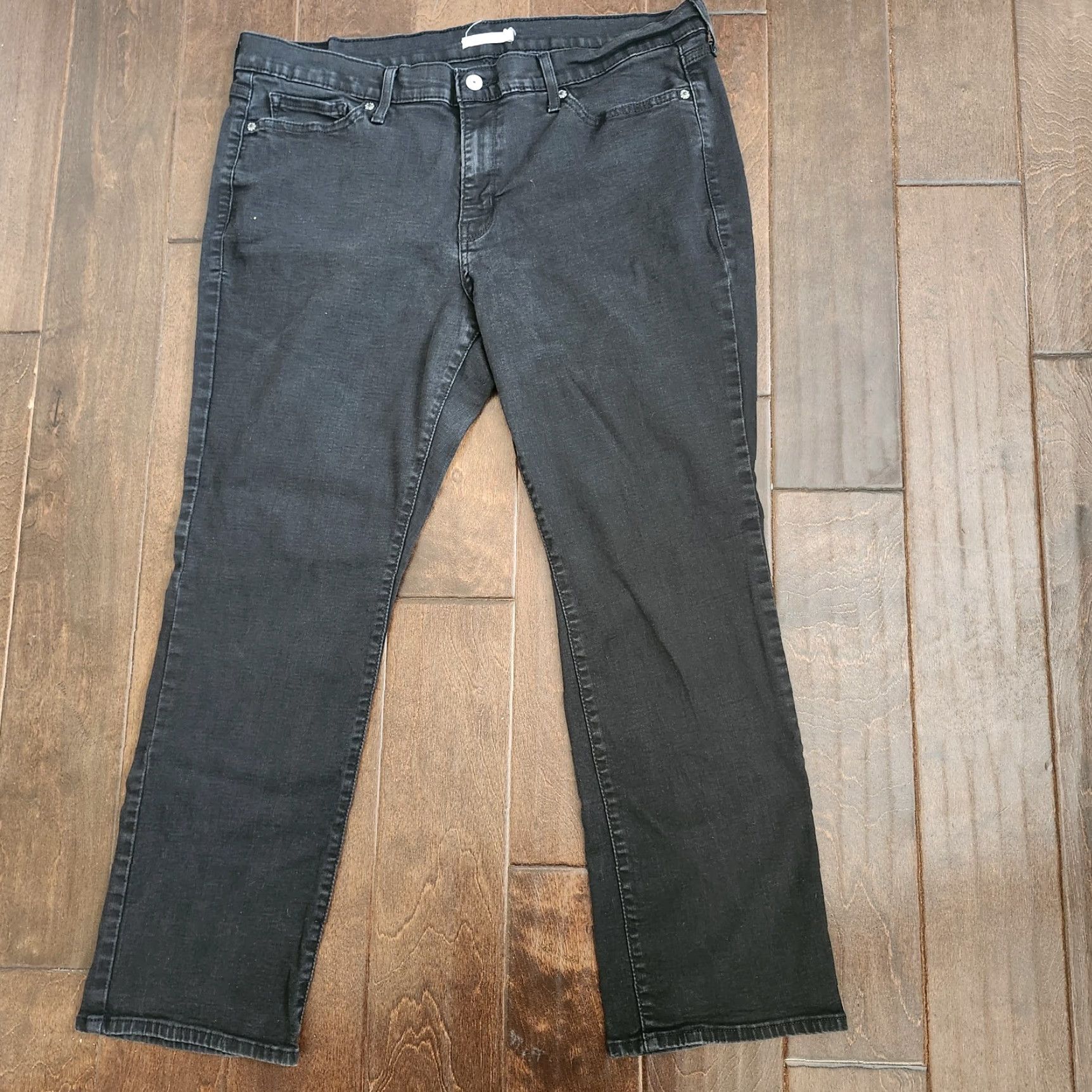 Levi's Levi’s Women’s 18W Black Classic Straight Jeans Mid Rise Stretch Button Zip 5-Pocket Denim Jeans Womens Regular Black 18W Staples Straight Jeans Size 40" / US 18 - 2 Thumbnail