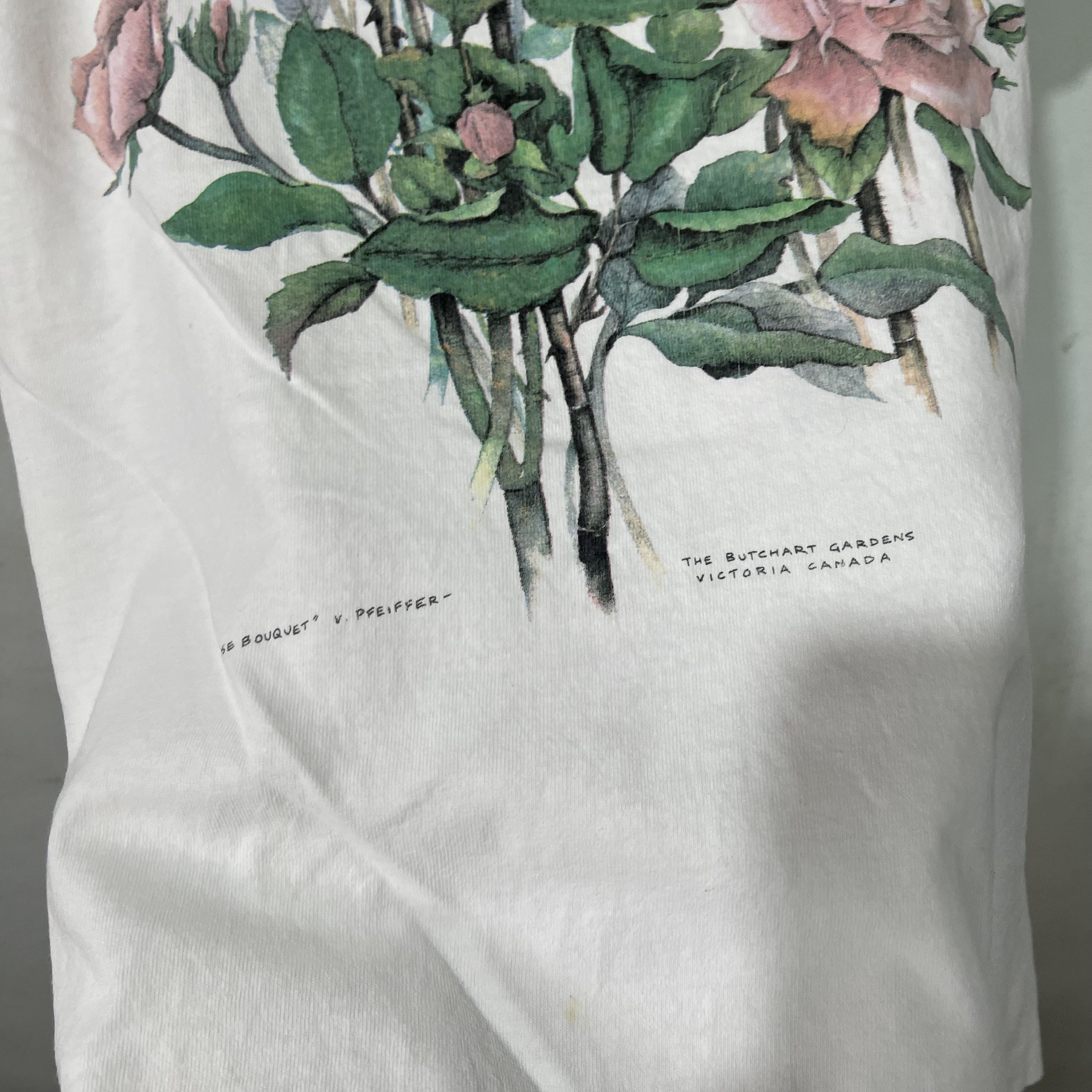 Vintage Vintage 90s Butchart Gardens Rose Bouquet T-Shirt Size US M / EU 48-50 / 2 - 3 Thumbnail