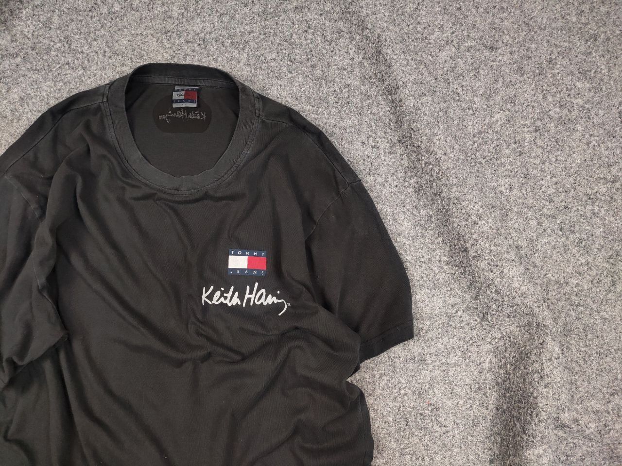 Tommy Hilfiger Tommy Hilfiger Keith Haring oversized Logo Graphite Shirt Size US XL / EU 56 / 4 - 2 Thumbnail