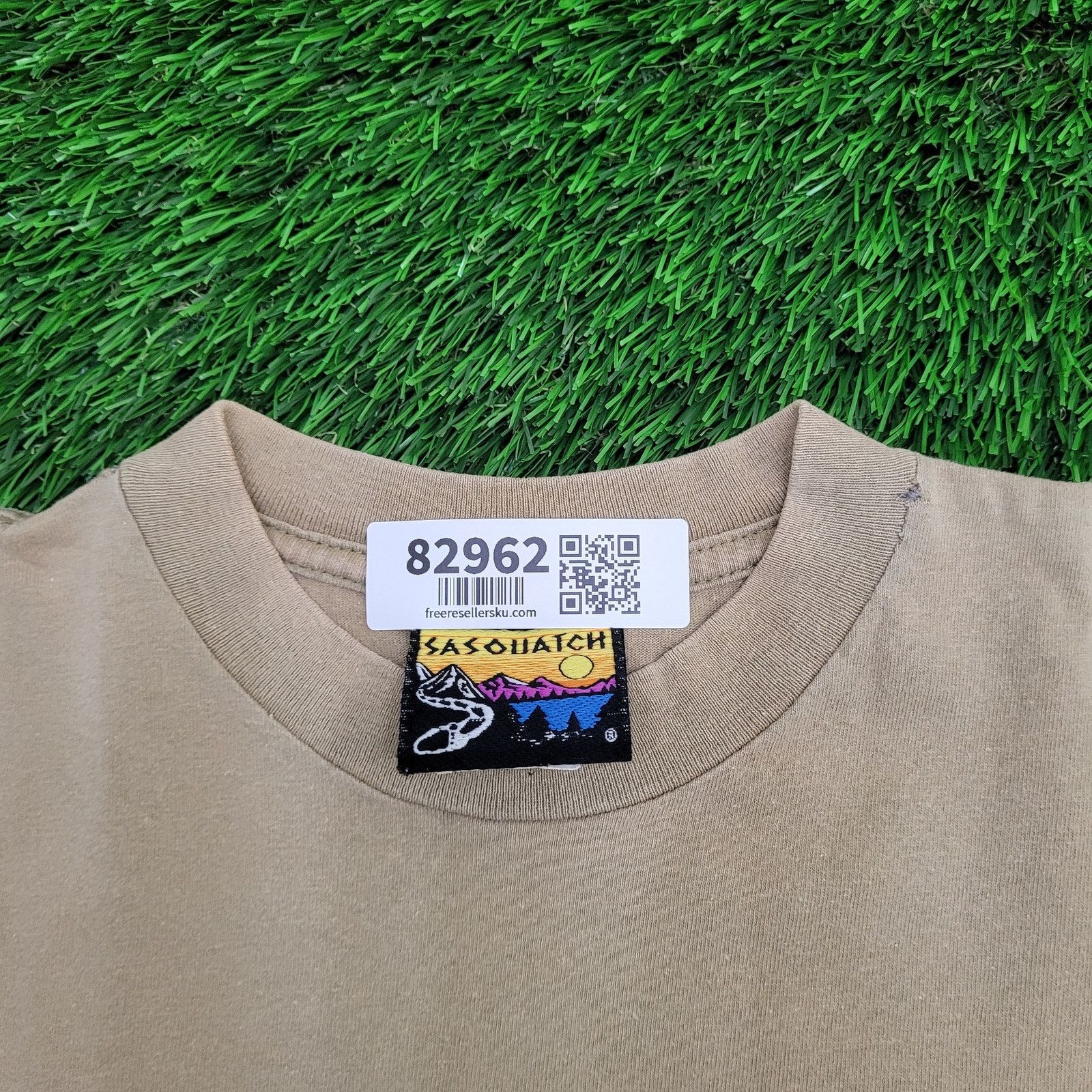 Vintage Vintage 90s Sasquatch Shirt M 19x27 Brown Pocket-Tee USA Size US M / EU 48-50 / 2 - 2 Thumbnail