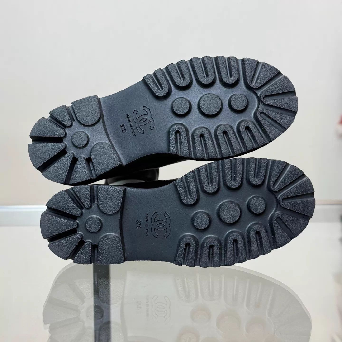 Chanel CHANEL Black Double C Round Toe Chelsea Boots 37 New Unworn Size US 6.5 / IT 36.5 - 7 Thumbnail