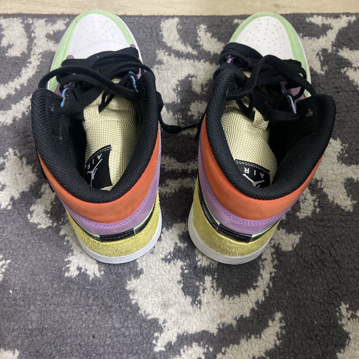 Jordan Brand 2020 Wmns Air Jordan 1 Mid SE 'Lightbulb' Size US 9 / IT 39 - 4 Thumbnail