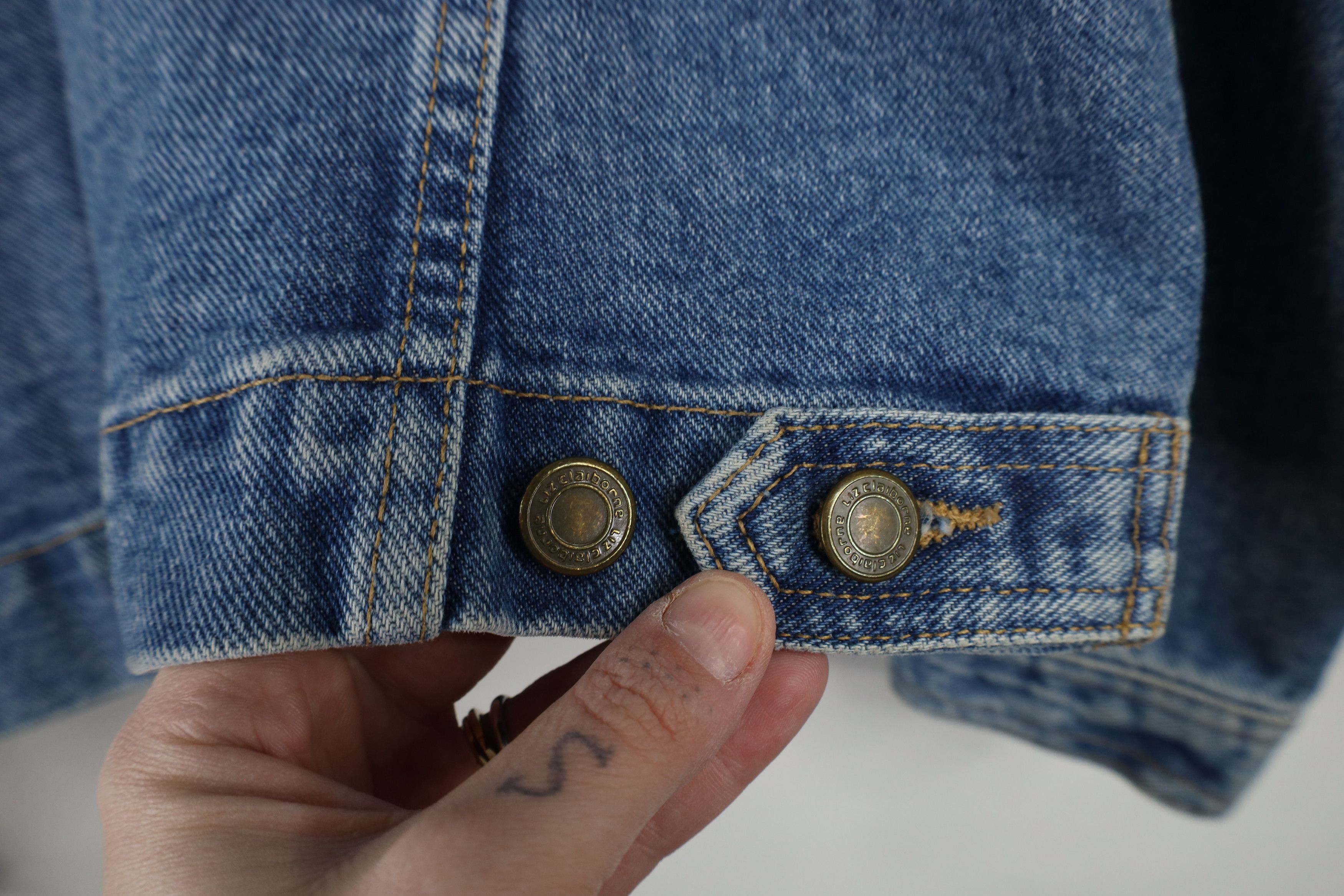 Vintage Vintage 90s Streetwear Distressed Denim Jean Trucker Jacket Size L / US 10 / IT 46 - 11 Thumbnail
