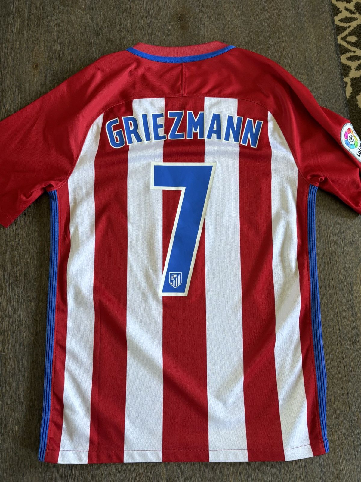 Nike Antoine Griezmann Atletico Madrid 2016/17 home kit Size US S / EU 44-46 / 1 - 1 Thumbnail
