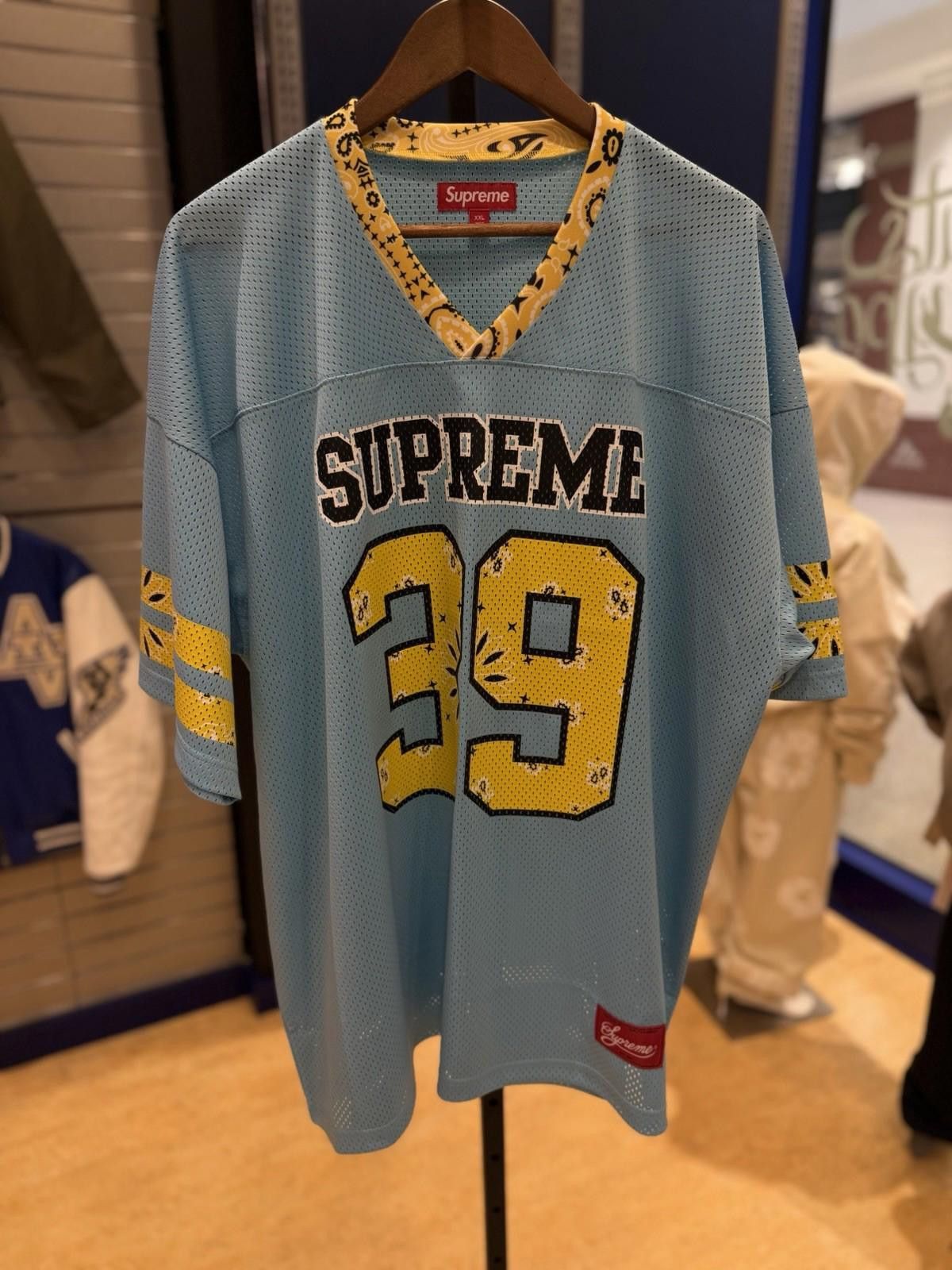 Supreme Brand New Supreme Jerseys Blue Bandanna 100% Authentic (XXL) Size US XXL / EU 58 / 5 - 1 Thumbnail