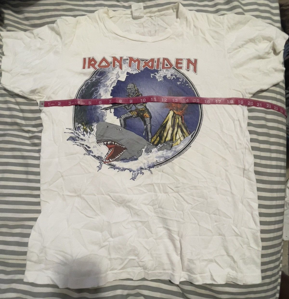 Band Tees iron maiden shark 1985 Sz L Size US L / EU 52-54 / 3 - 7 Thumbnail