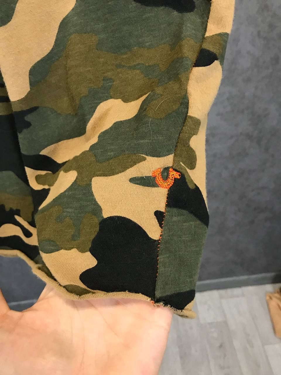 True Religion True Religion japanese v neck camo tee Size US L / EU 52-54 / 3 - 3 Thumbnail