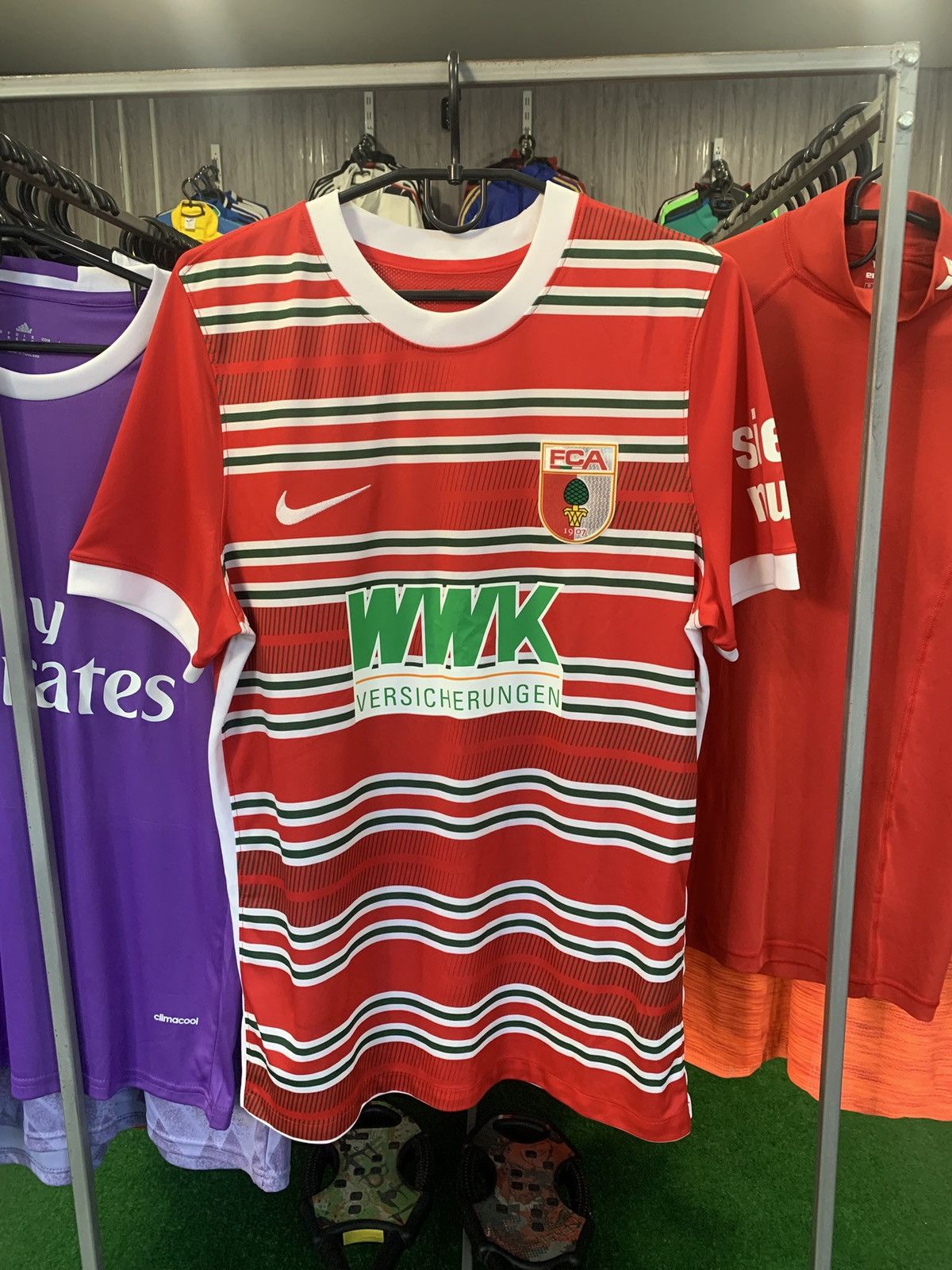 Nike AUGSBURG 2022/2023 SOCCER JERSEY NIKE MEN Kapici 42 Size US M / EU 48-50 / 2 - 1 Thumbnail