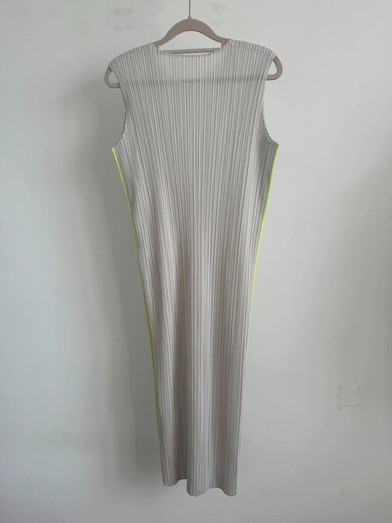 Issey Miyake Issey Miyake size:3 Grey pleated dress Size S / US 4 / IT 40 - 2 Thumbnail