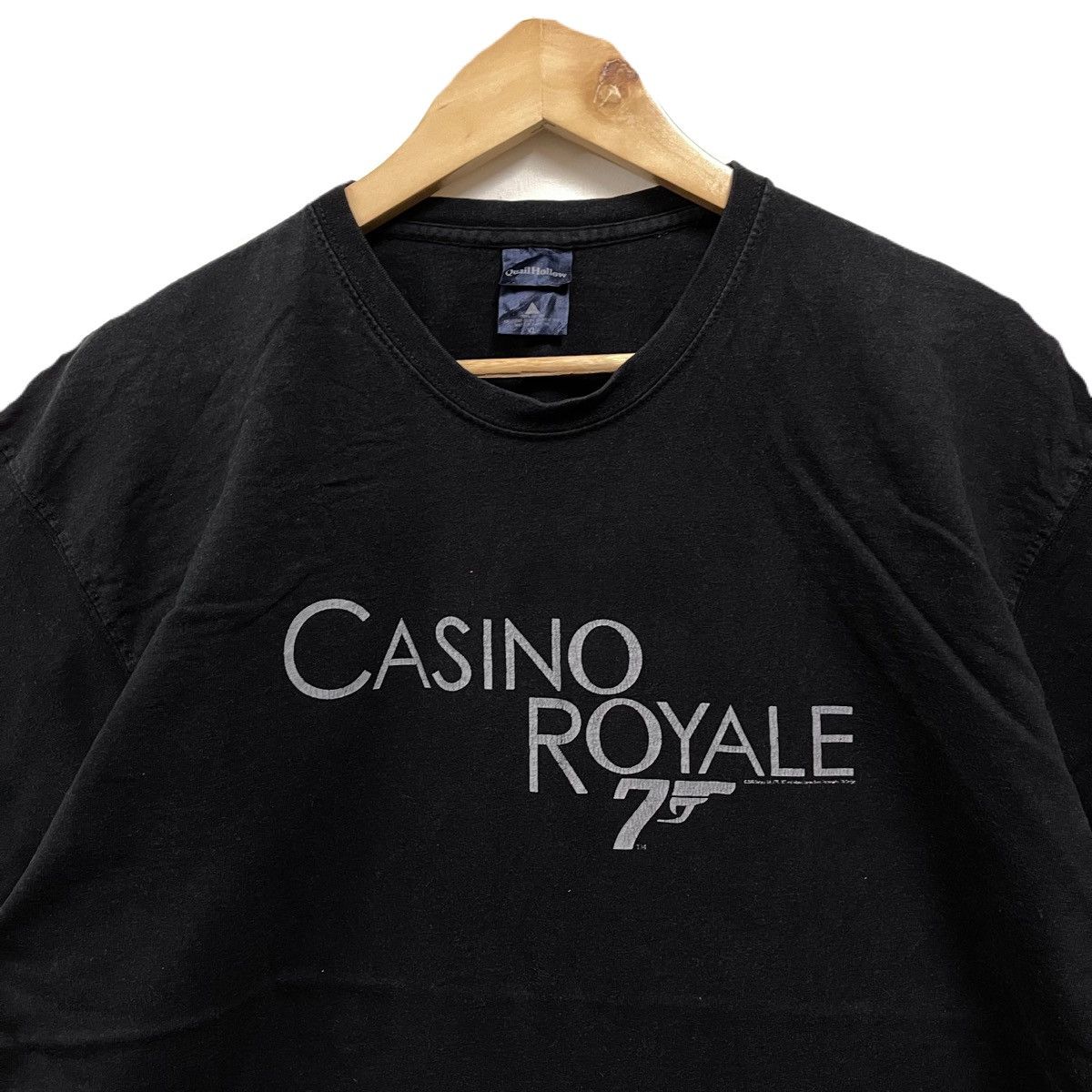 Vintage Vintage Casino Royale 2006 movie tshirt James Bond Size US L / EU 52-54 / 3 - 2 Thumbnail