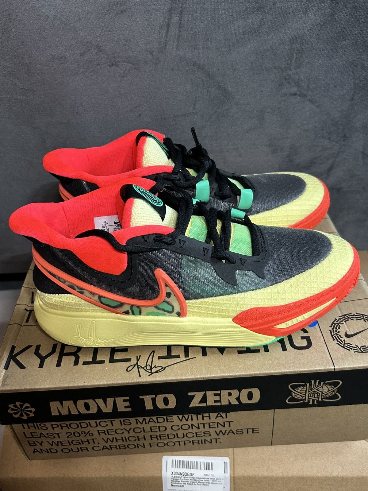 Nike Nike Kyrie 8 Go (GS) Black/Lemon Chiffon New in Box Size US 5.5 / EU 38 - 5 Thumbnail