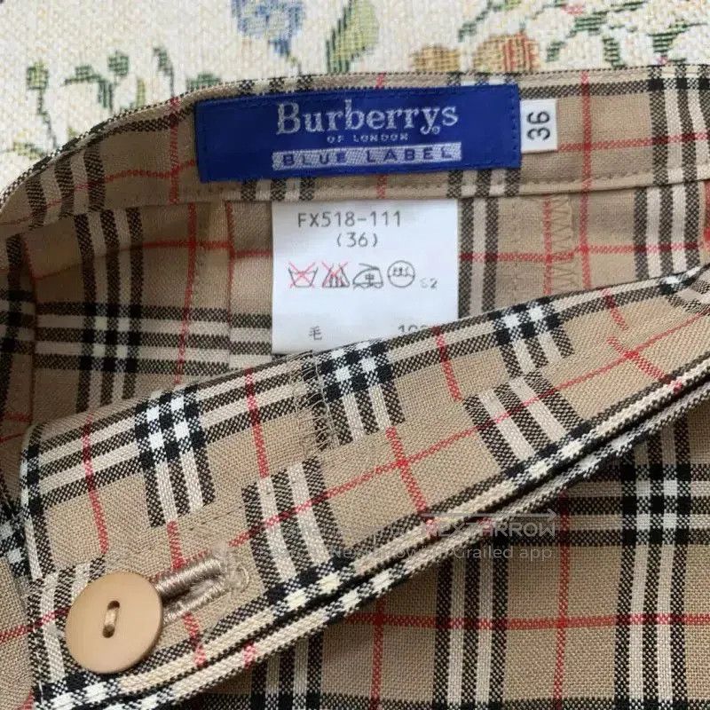 Burberry Burberry Beige Wool Check Pleated Skirt. Size 23" - 4 Thumbnail