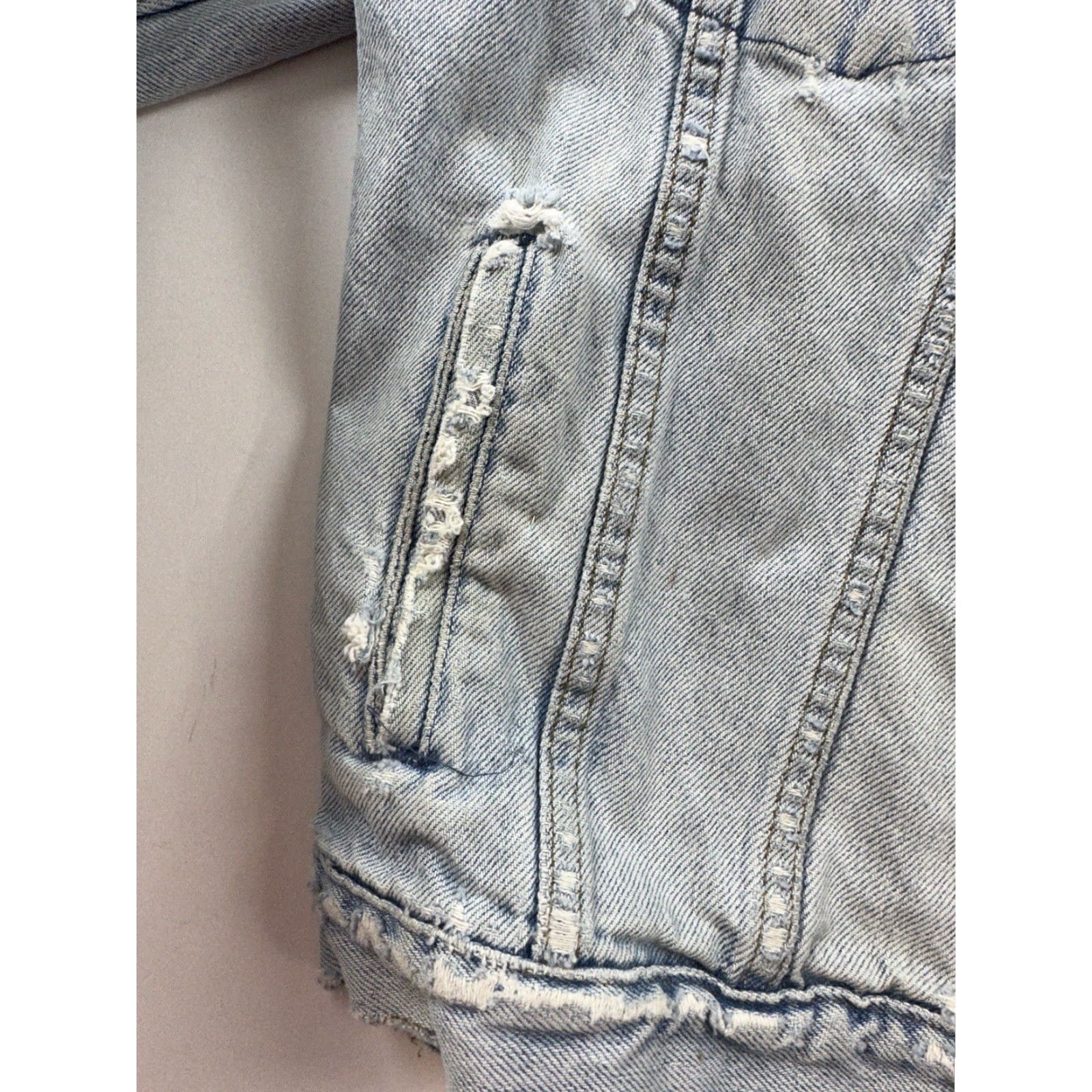Gap VINTAGE Gap Denim Jacket Men’s M Blue Jean Trucker Distressed Made in USA Jacket Size US 31 - 7 Thumbnail