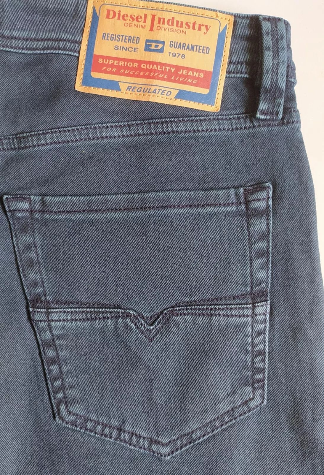 Diesel Diesel 1986 LARKEE-BEEX 0QWTY MENS JEANS T 1118 Size US 32 / EU 48 - 10 Thumbnail