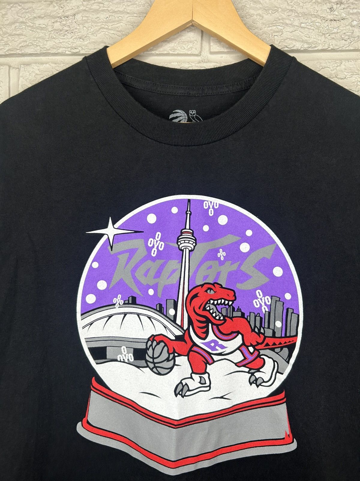 NBA × October's Very Own OVO Toronto Raptors Christmas Day Snow Globe Long Sleeve Size US L / EU 52-54 / 3 - 3 Thumbnail
