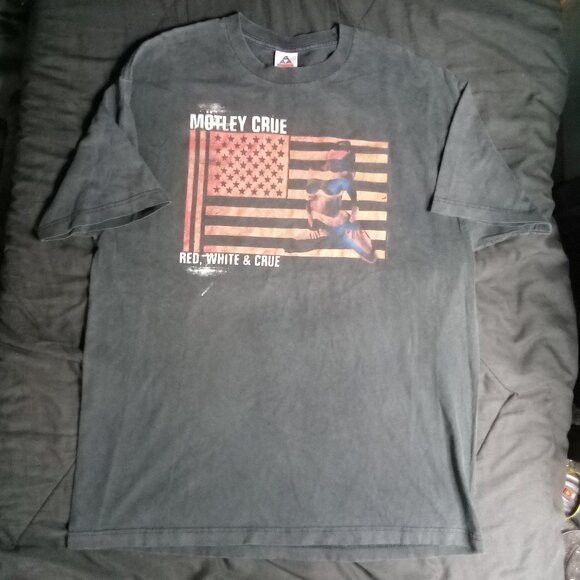 AAA Vintage Motley Crue Red White And Crew T-Shirt Size US XL / EU 56 / 4 - 2 Thumbnail