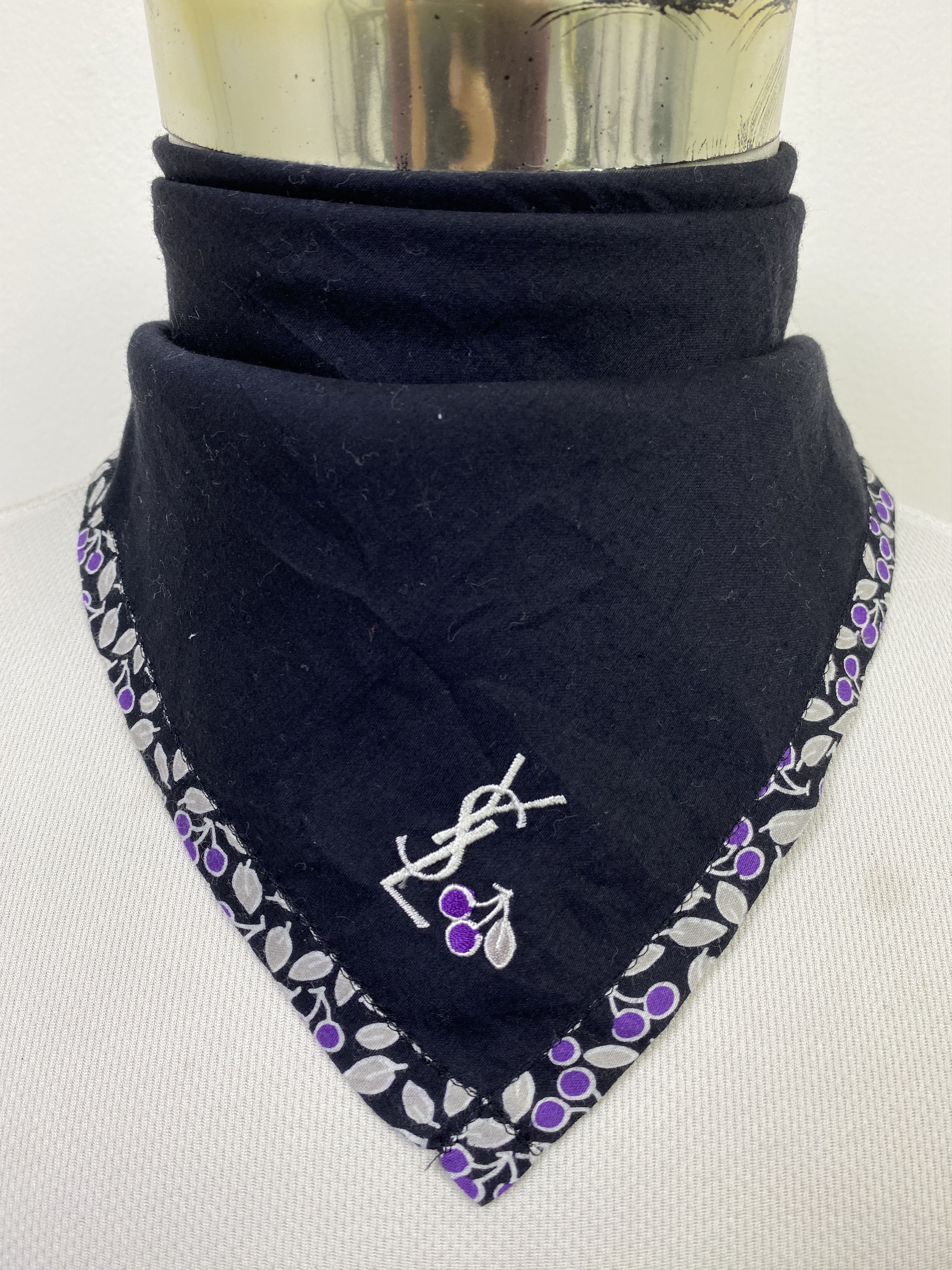 Yves Saint Laurent Yves Saint Laurent Handkerchief / Neckerchief KT0057 Size ONE SIZE - 1 Thumbnail