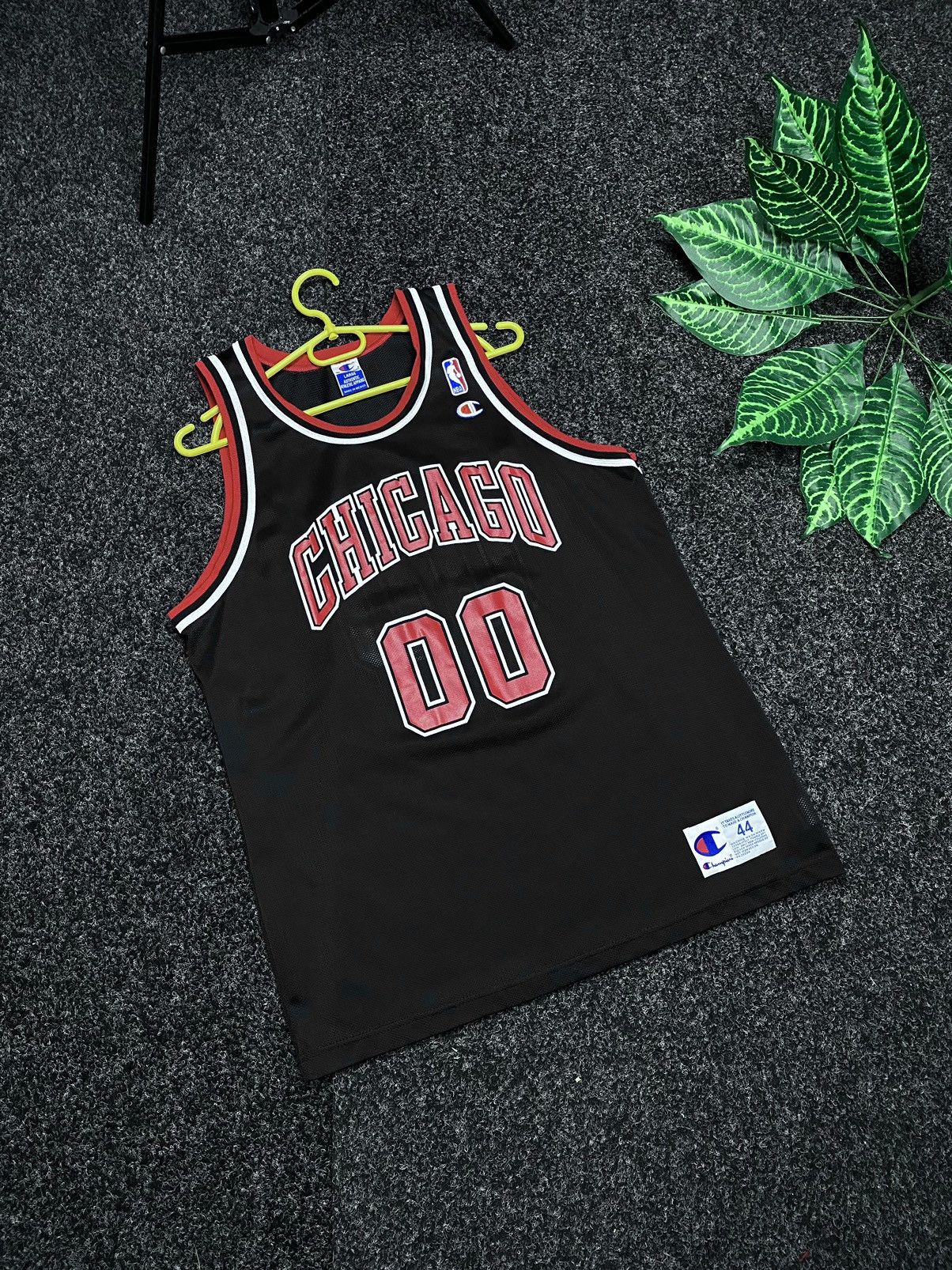 Champion × NBA × Vintage Vintage T-shirt Champion NBA Chicago y2k 00 Size L - XL Size US L / EU 52-54 / 3 - 11 Thumbnail