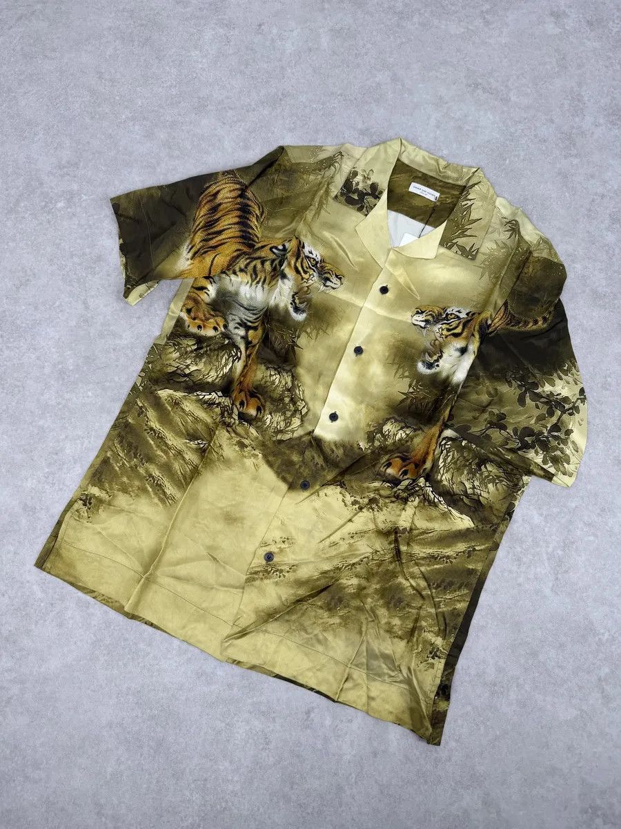 Dries Van Noten FW2020 Dries Van Noten Tiger Gold Shirt Size US S / EU 44-46 / 1 - 9 Thumbnail