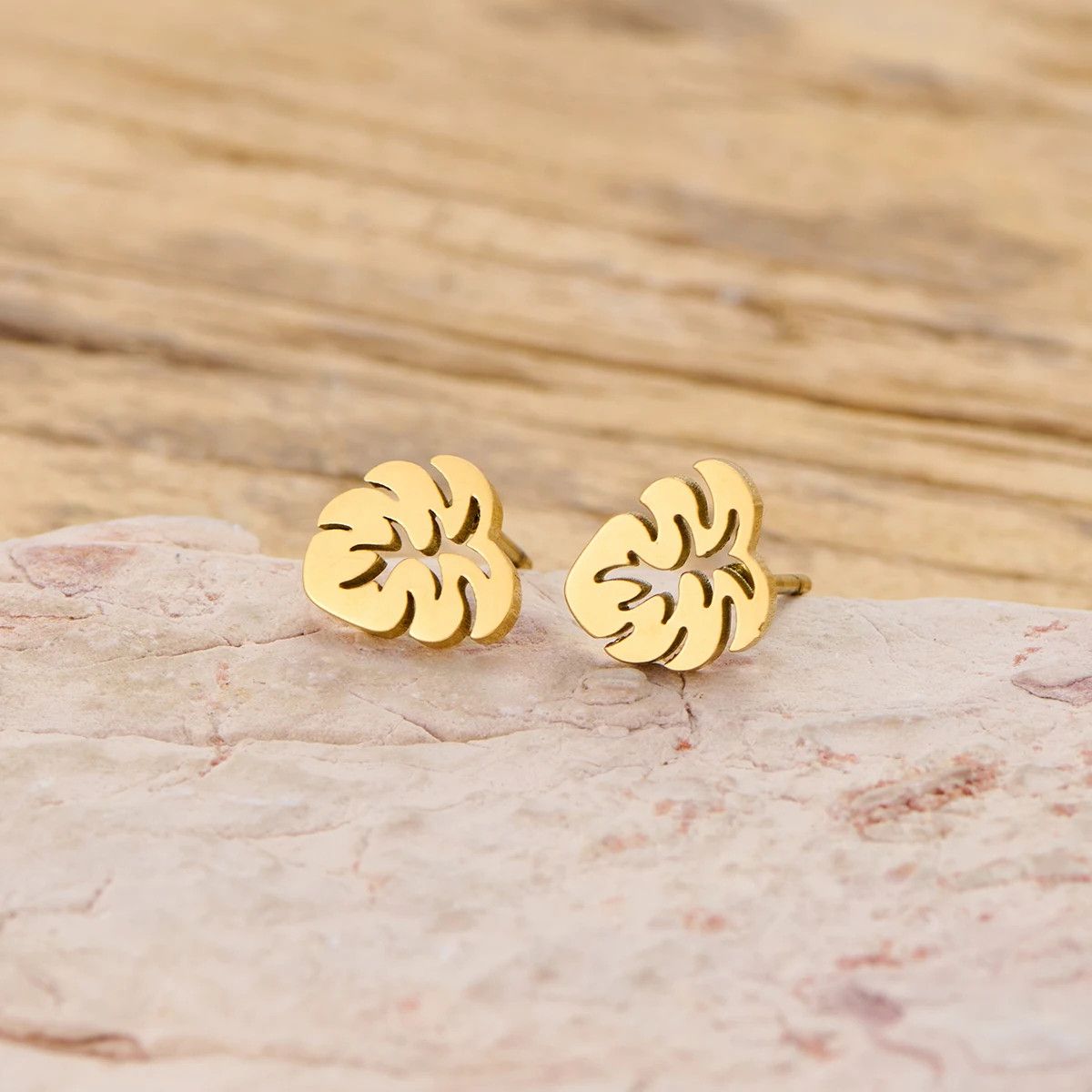Jewelry Tropical Rainforest Leaf Stud Earrings Charm Earring Gift Size ONE SIZE - 1 Thumbnail