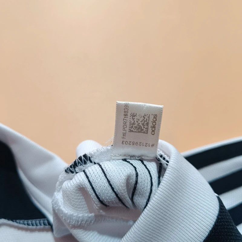 Adidas Juventus Ronaldo CR7 Jersey 2018-2019 Home Shirt Adidas L Size US L / EU 52-54 / 3 - 17 Thumbnail