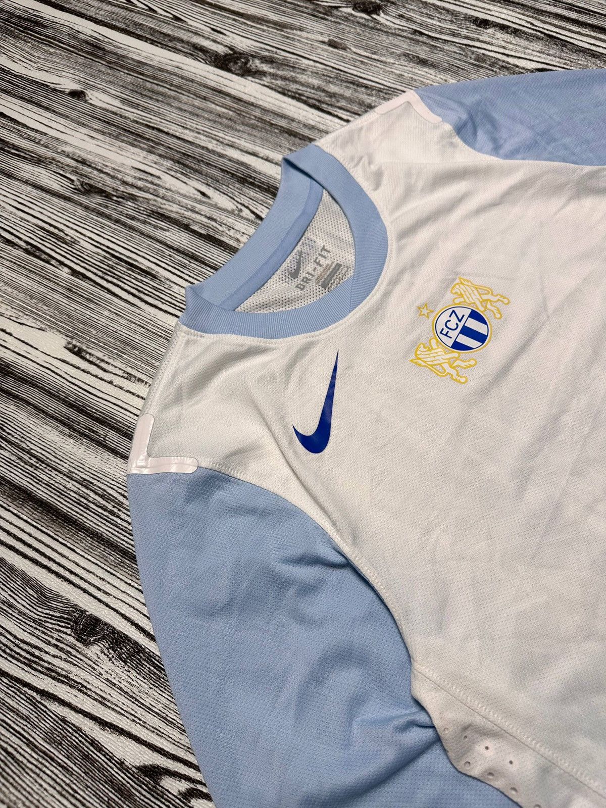 Nike Rare Nike FC Zurich Player Issue Training Top 2014-15 size M Size US M / EU 48-50 / 2 - 3 Thumbnail