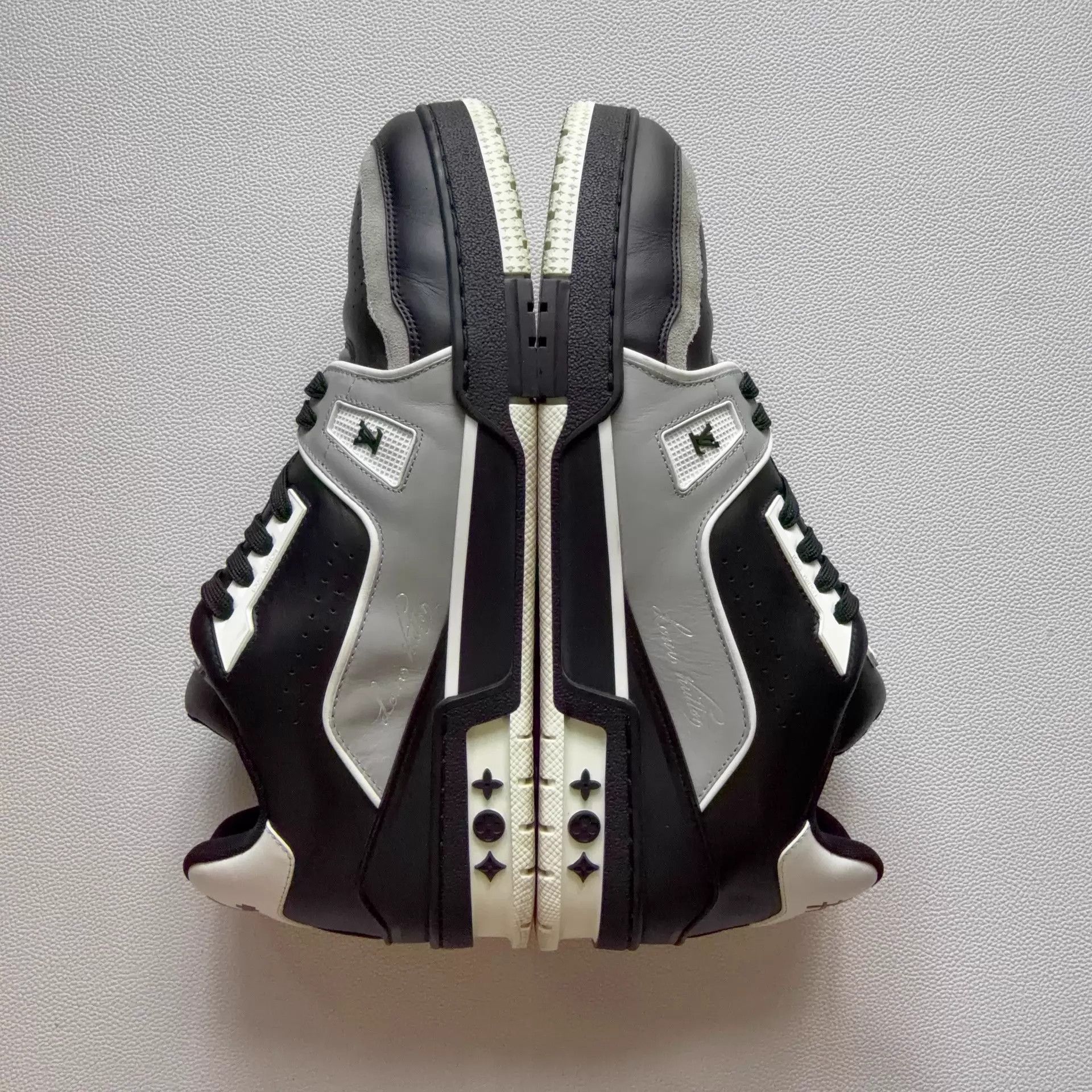 Louis Vuitton LV Trainer Black/Gray Cement US9/EU43 Mint Size US 10 / EU 43 - 6 Thumbnail