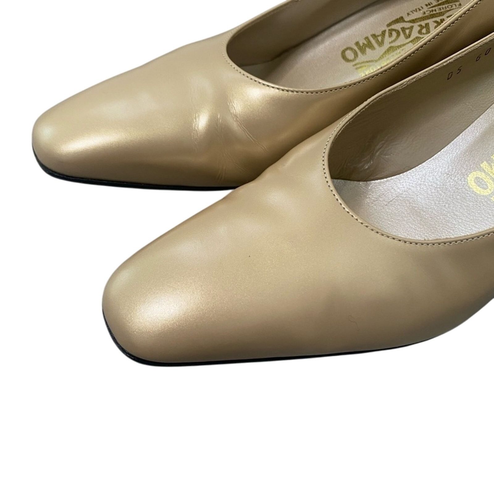 Salvatore Ferragamo Vintage Salvatore Ferragamo Beige Heels Pumps Size 7.5 Size US 7.5 / IT 37.5 - 7 Thumbnail