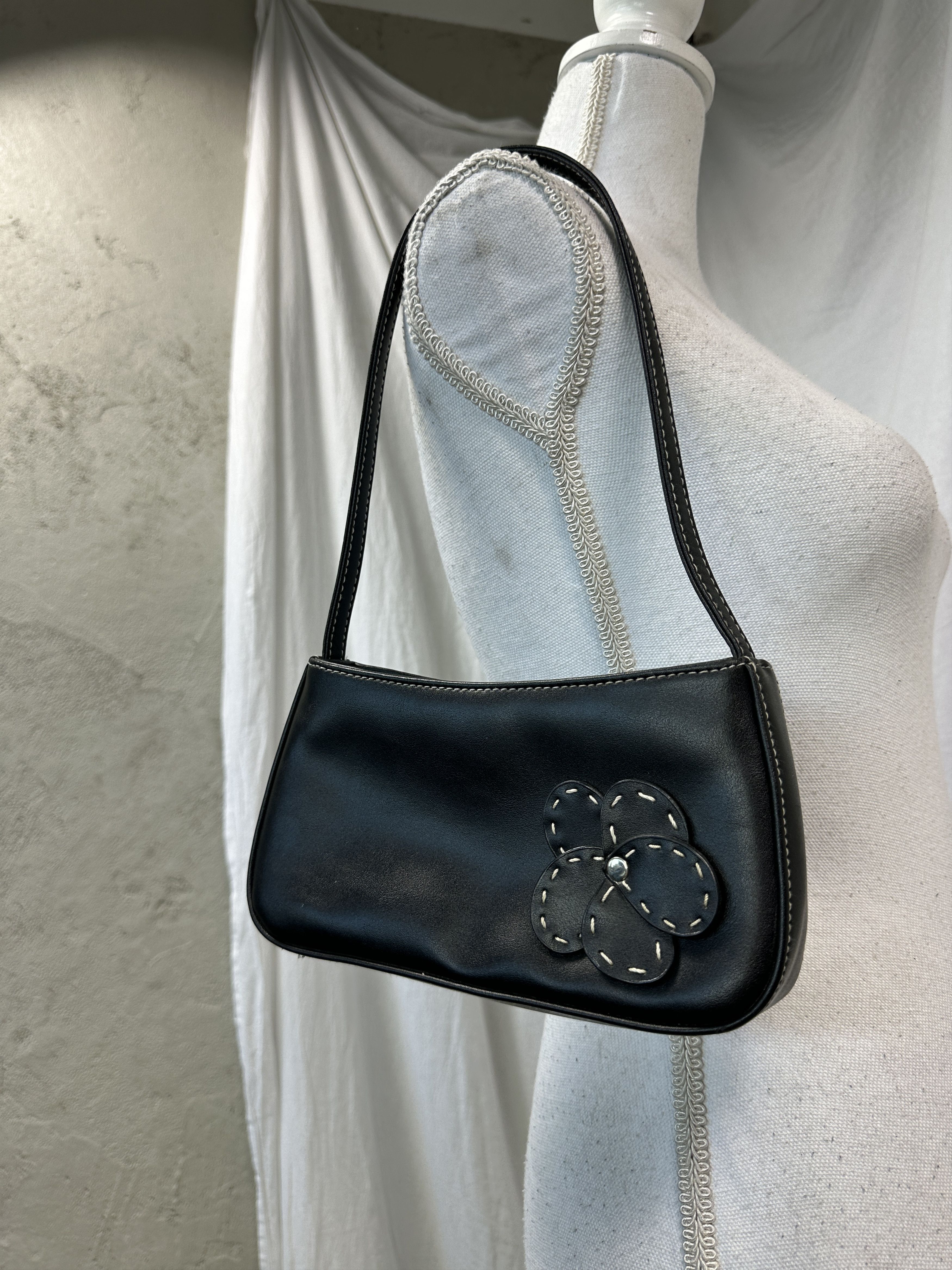 Vintage Vintage Avant Garde Preppy Flower Baguette Bag Y2K Size ONE SIZE - 1 Thumbnail