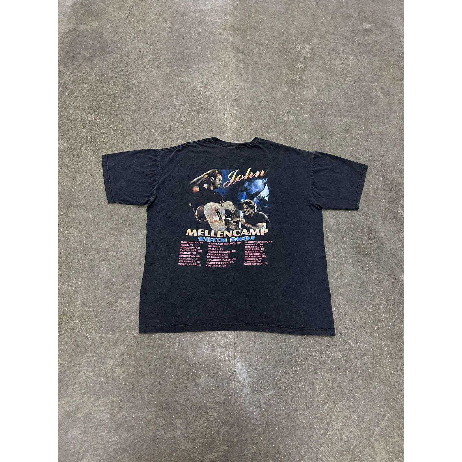 Vintage Vintage Faded 2001 John Mellencamp Distressed Tour T-Shirt Size US XL / EU 56 / 4 - 2 Thumbnail
