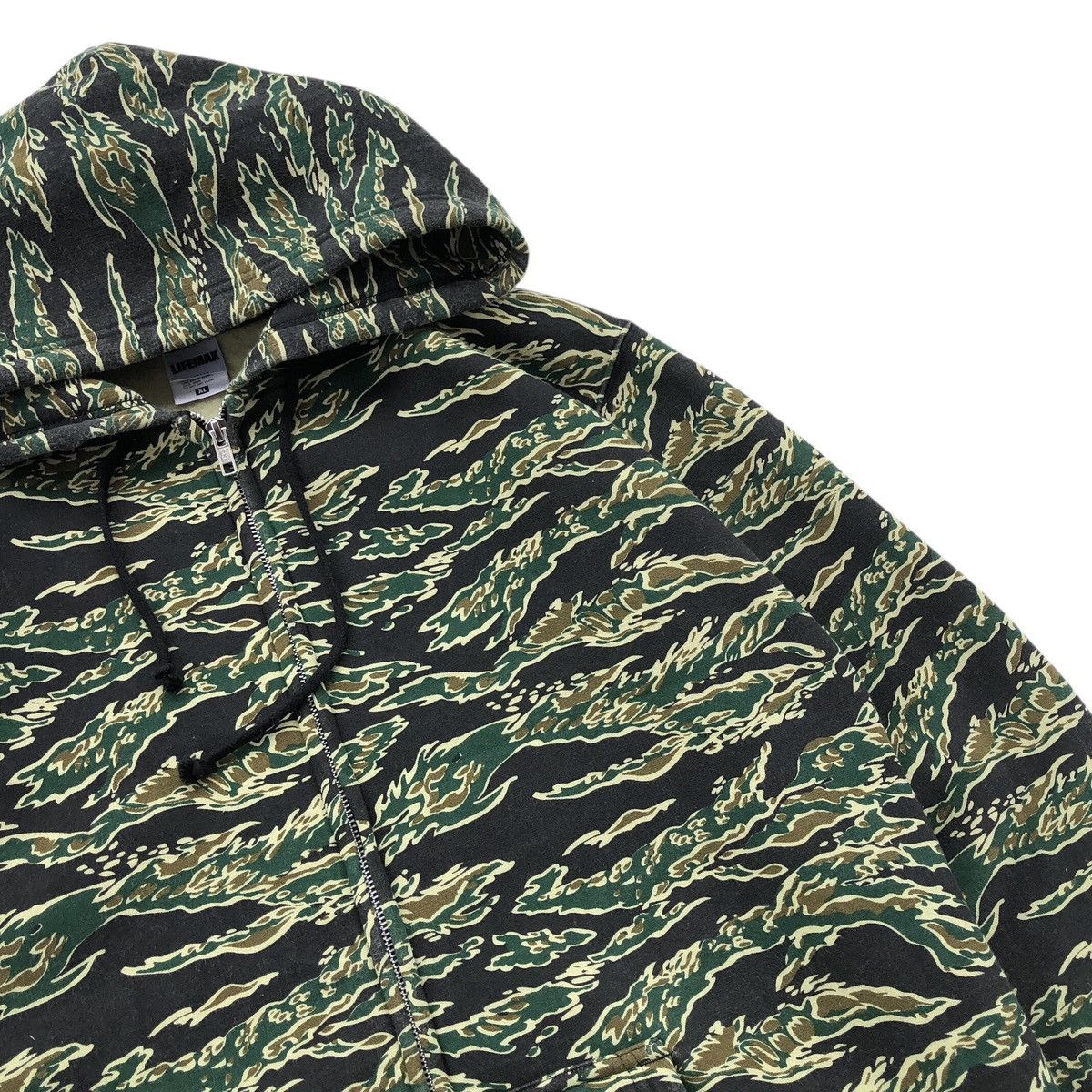 Japanese Brand LIFEMAX Tiger Stripes Camo Zipper Hoodie Jacket Size US XL / EU 56 / 4 - 5 Thumbnail