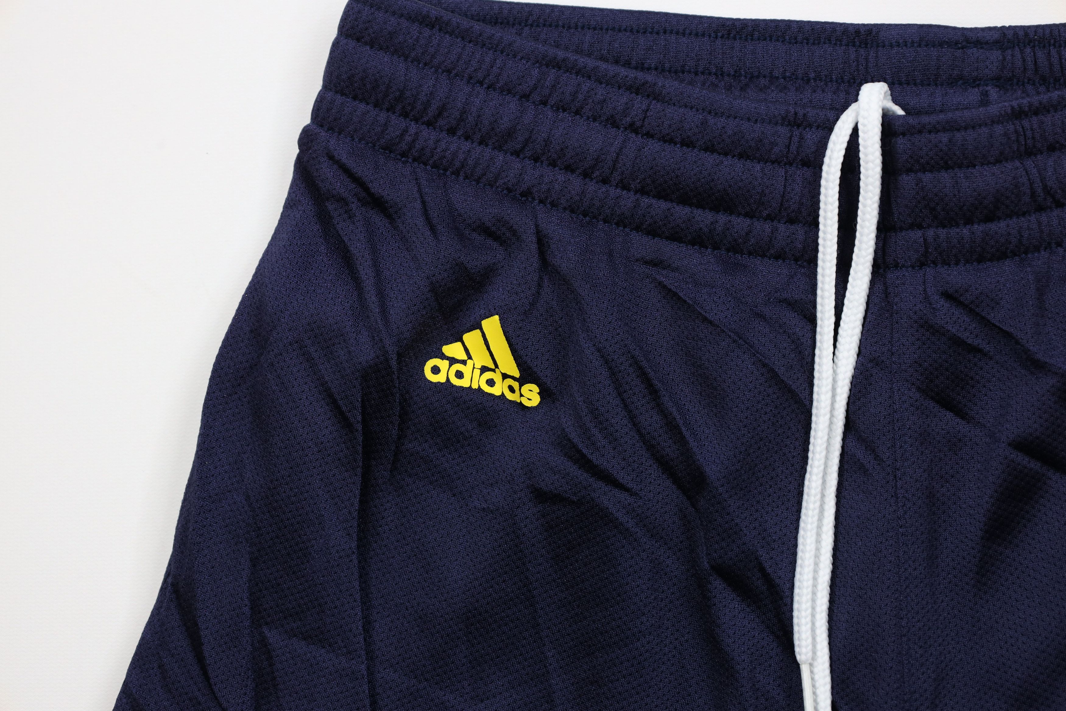 Adidas × Vintage Retro Adidas University of Michigan Basketball Shorts Size US 36 / EU 52 - 4 Thumbnail