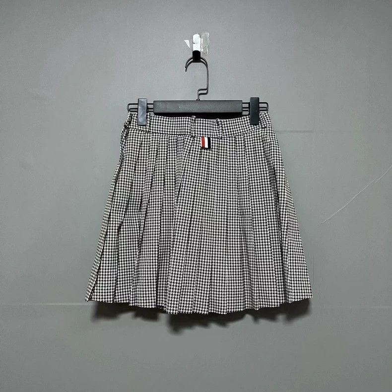 Thom Browne Thom browne Three-bar thousand-bird plaid pleated skirt Size 26" / US 2 / IT 38 - 2 Thumbnail