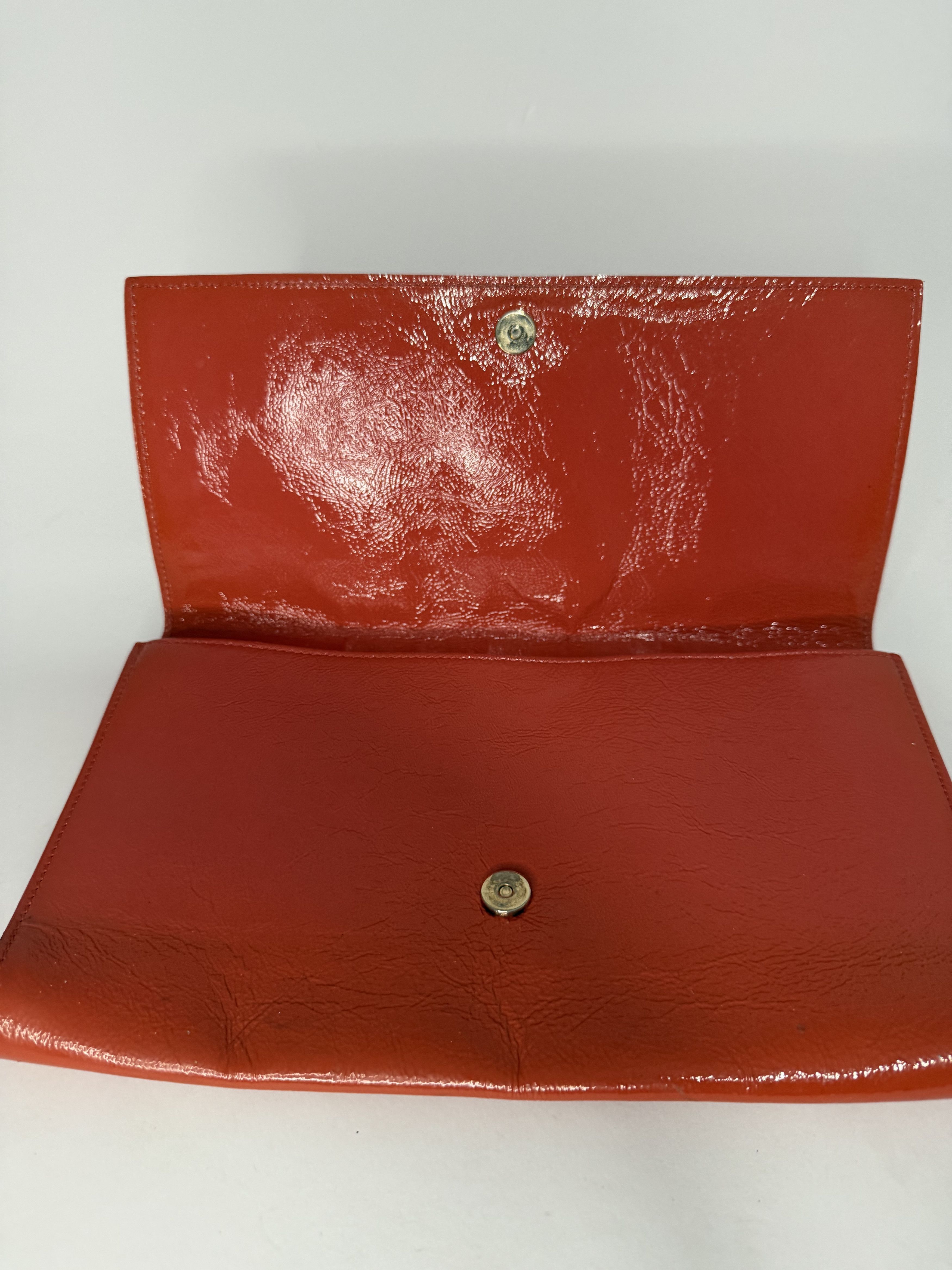 Yves Saint Laurent YVES SAINT LAURENT Dark Patent Leather Belle De Jour Clutch Size ONE SIZE - 5 Thumbnail