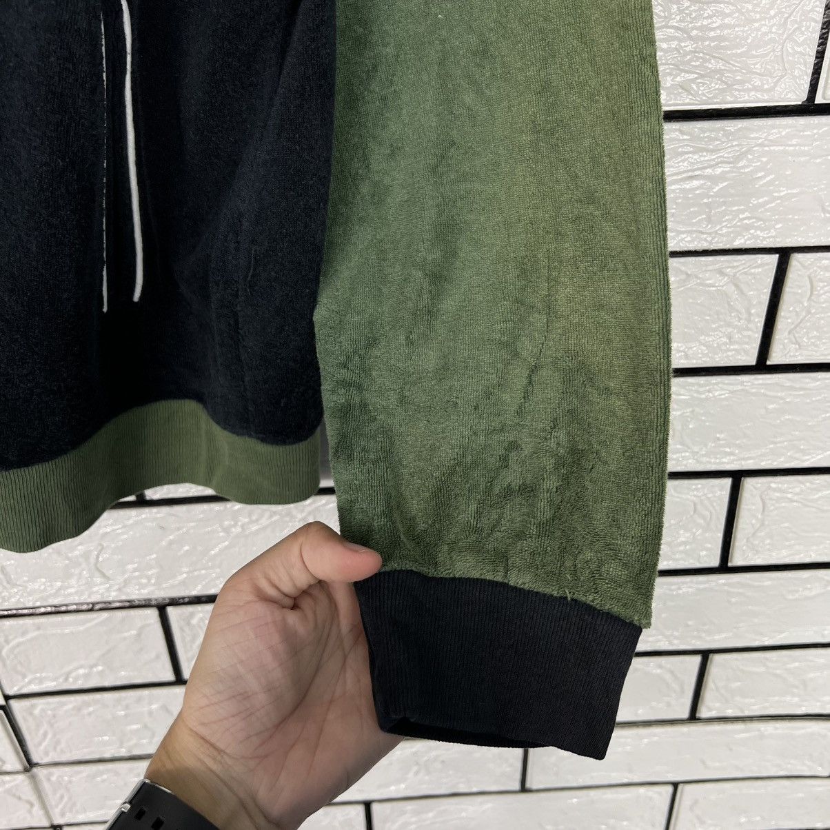 Vintage AMERICAN AND HAWAIIAN Hard Core Surfer Hoodies #4108-C187 Size US L / EU 52-54 / 3 - 12 Thumbnail