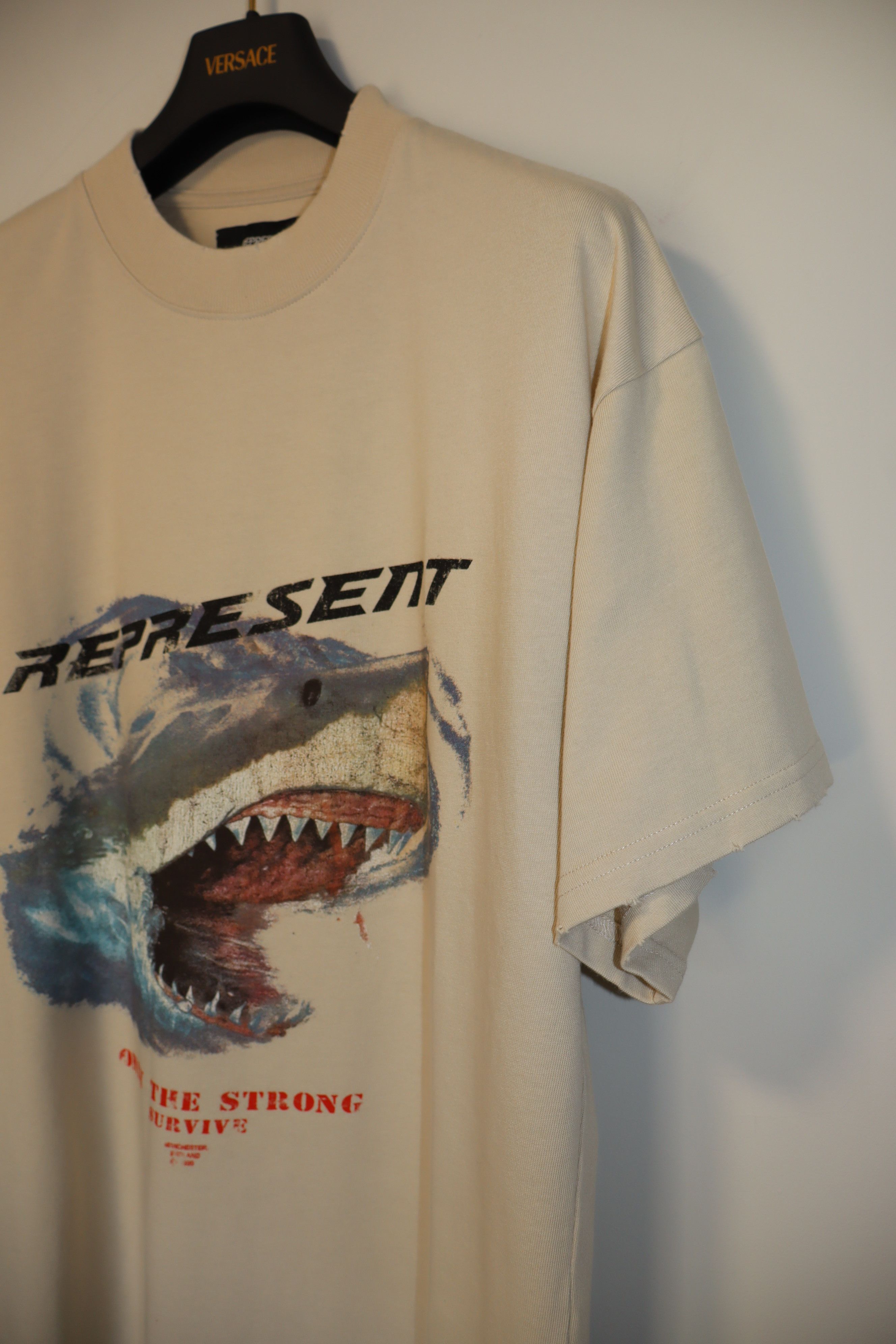 Represent Clo. Only the strong survive t-shirt Size US L / EU 52-54 / 3 - 8 Thumbnail