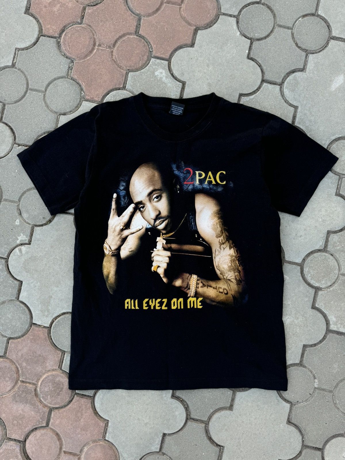 Band Tees × Vintage Vintage 2pac Tupac Shakur All Eyez On Me Tee Shirt Size US S / EU 44-46 / 1 - 1 Thumbnail