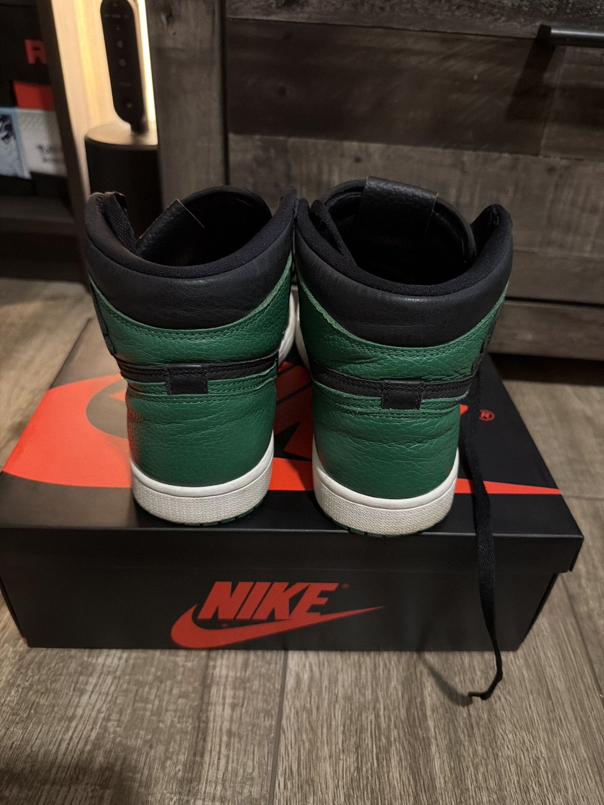 Nike Air Jordan 1 Pine Green 2.0 Size US 8 / EU 41 - 6 Thumbnail