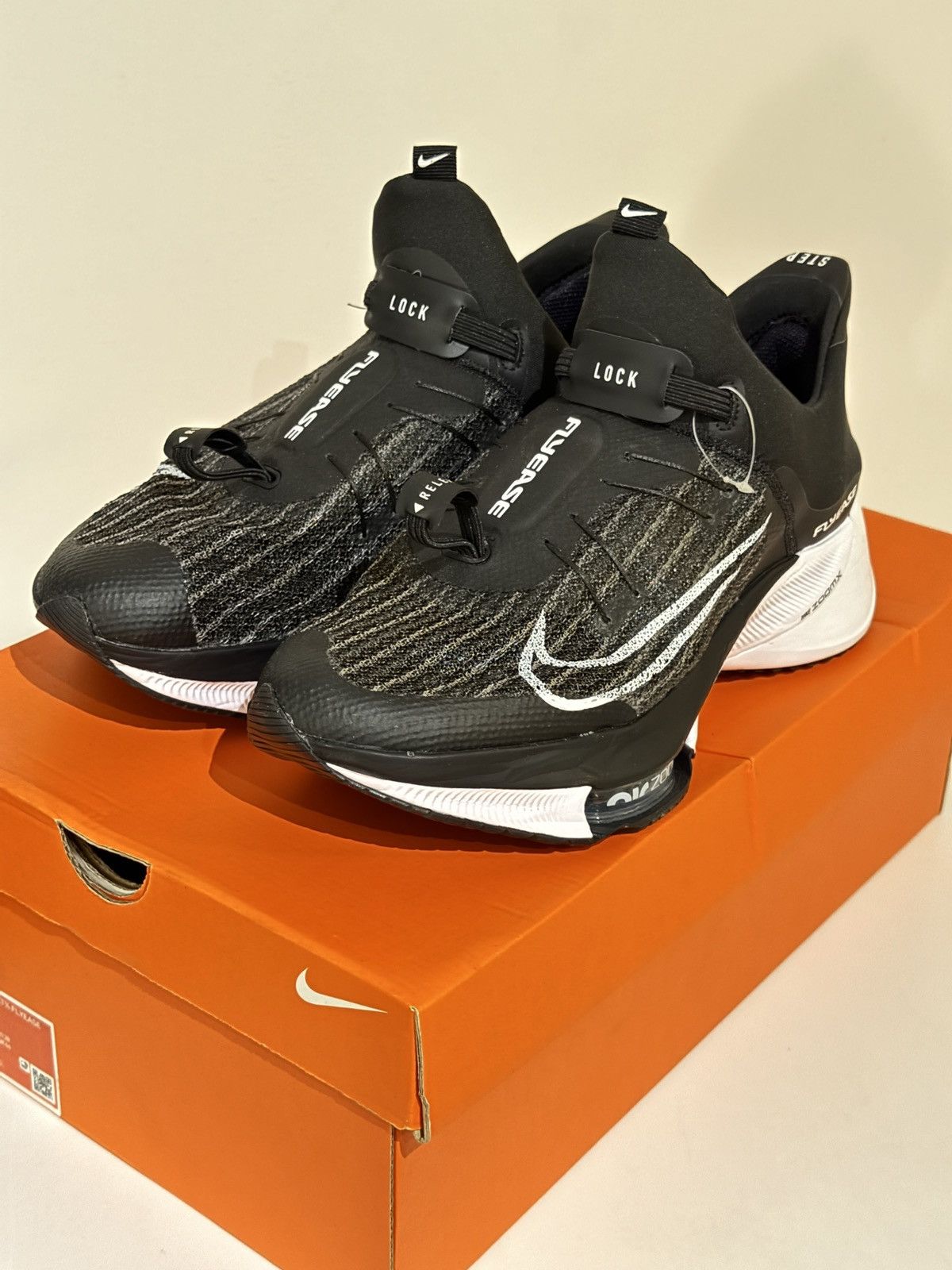 Nike Air Zoom Tempo Next% Flyease Size US 10 / EU 43 - 1 Thumbnail