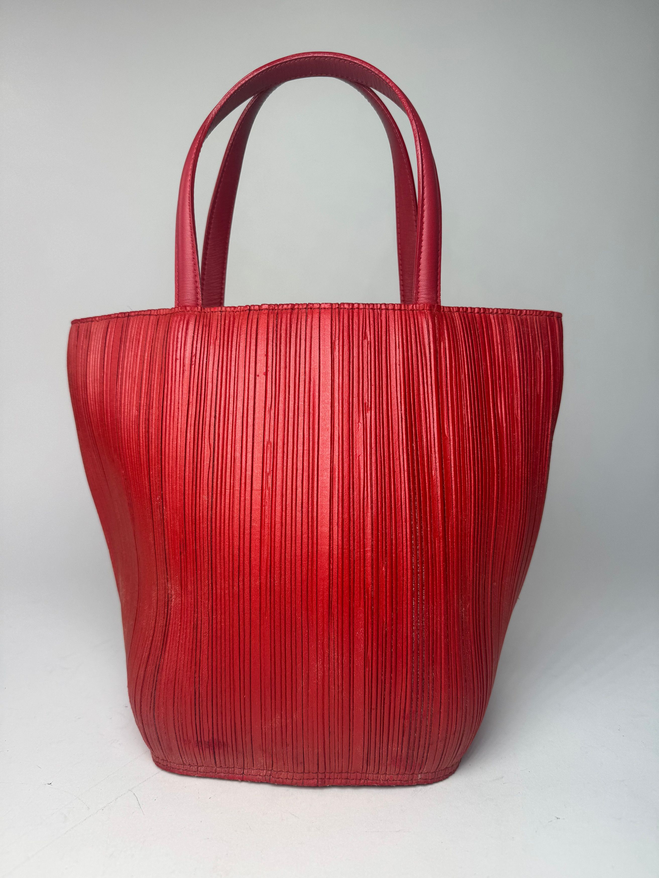 Issey Miyake Vintage Pleats Please Plissee Lookalike Leather Handbag Red Size ONE SIZE - 1 Thumbnail