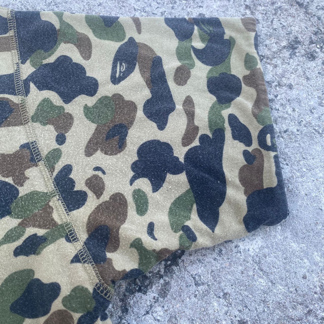Bape Vintage Bathing Ape Camo Riversible Tshirt Size US M / EU 48-50 / 2 - 10 Thumbnail