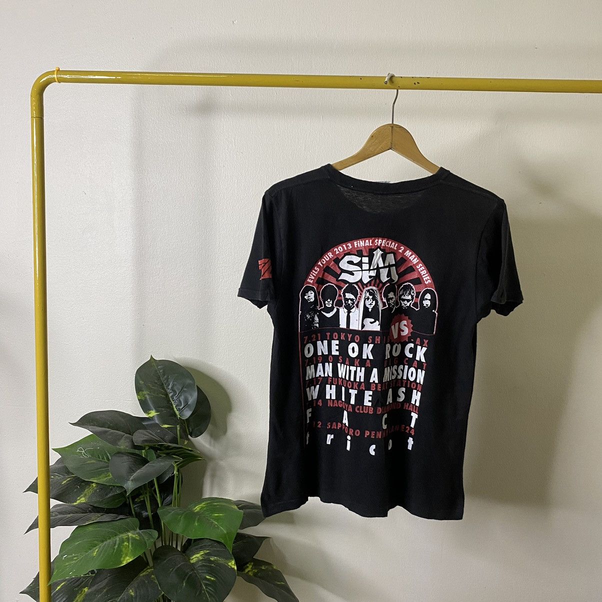 Band Tees The Sim Evils Tour 2013 Final Special Ft One Ok Rock Tee Size US S / EU 44-46 / 1 - 1 Thumbnail