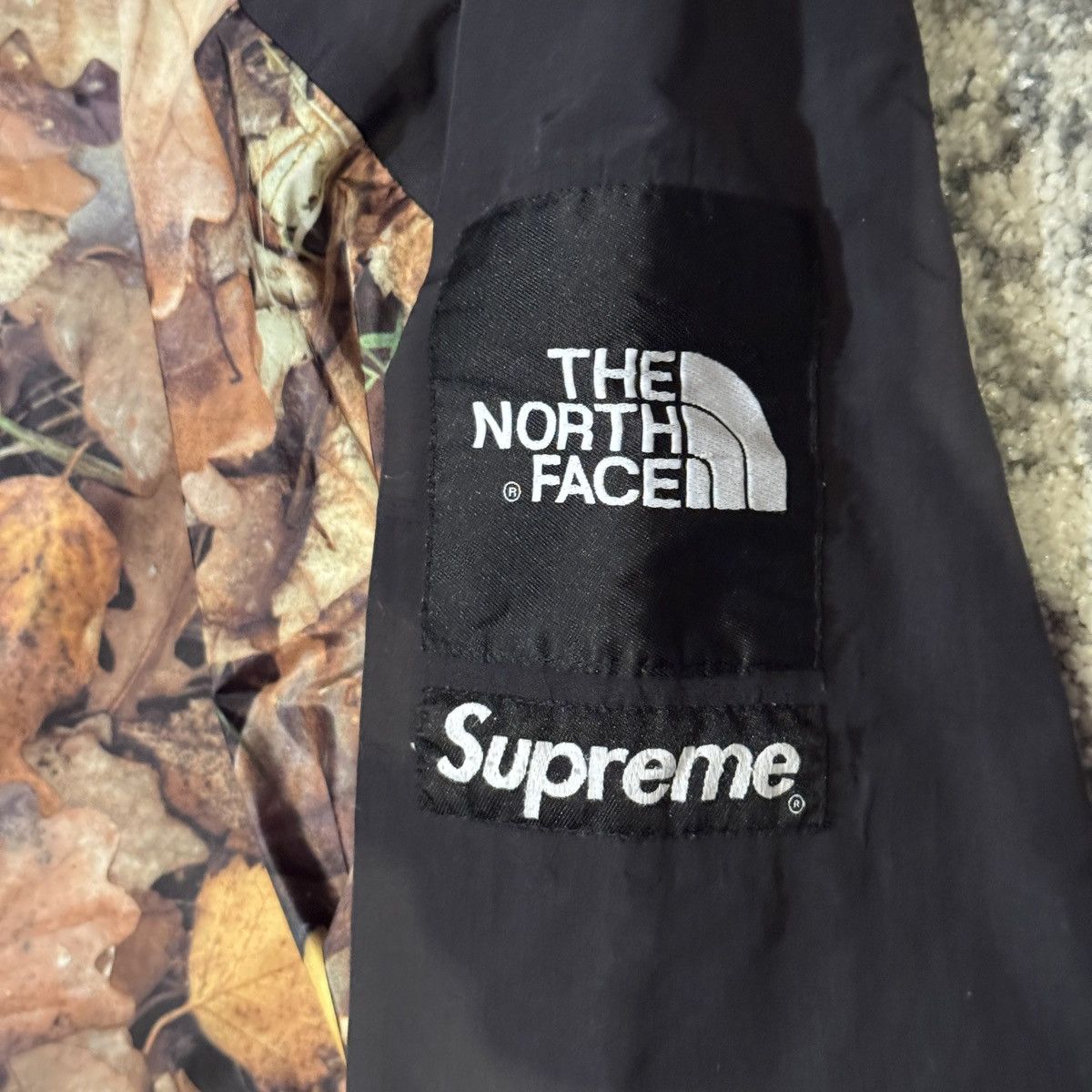 Supreme SUPREME THE NORTH FACE MOUNTAIN LIGHT JACKET LEAVES CAMO Size US S / EU 44-46 / 1 - 4 Thumbnail