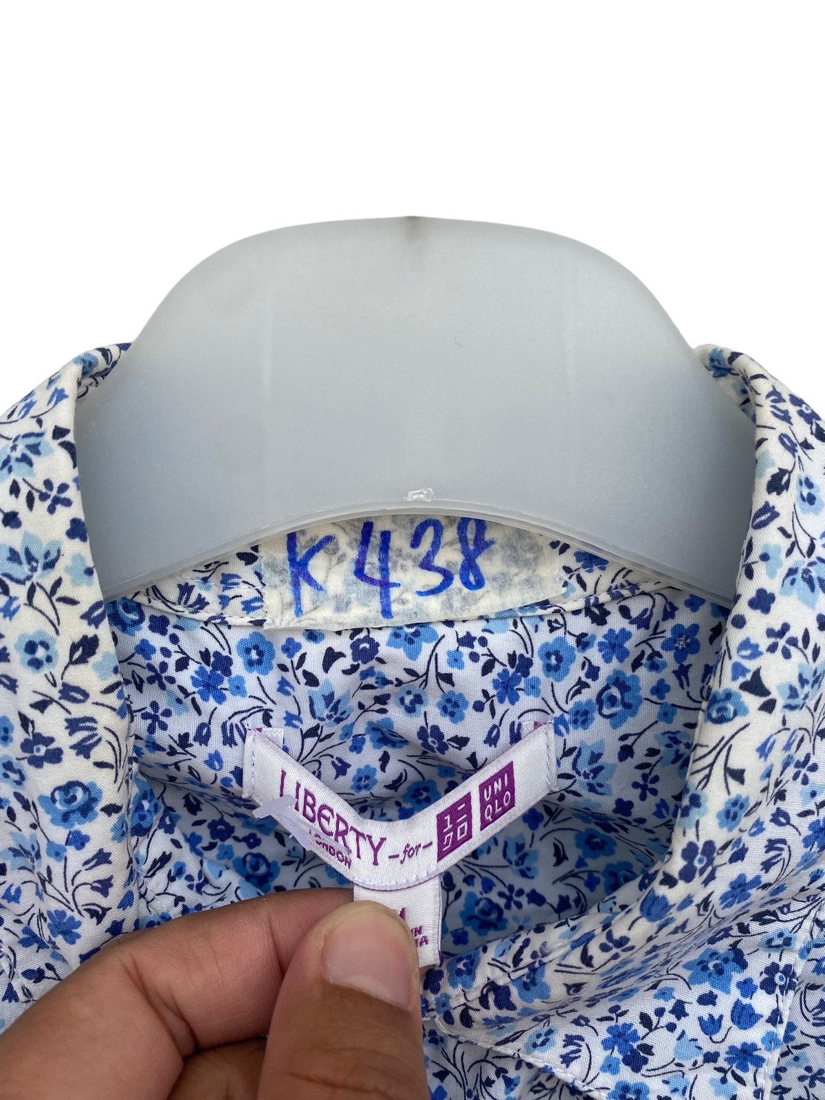 Liberty Uniqlo X Liberty Floral Design Shirt Size US M / EU 48-50 / 2 - 3 Thumbnail