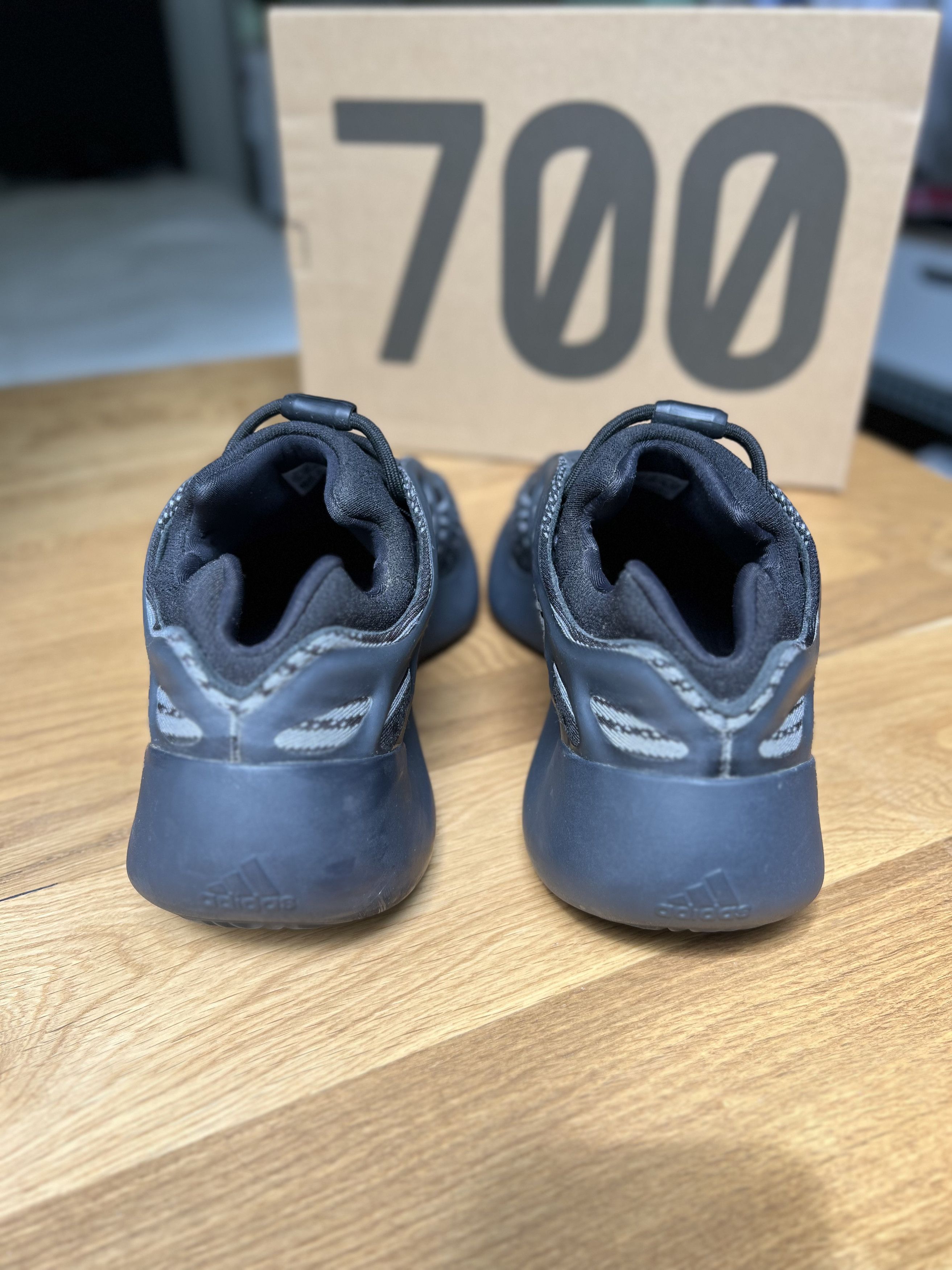 Yeezy Yeezy 700 V3 Dark Glow Size US 11.5 / EU 44-45 - 4 Thumbnail