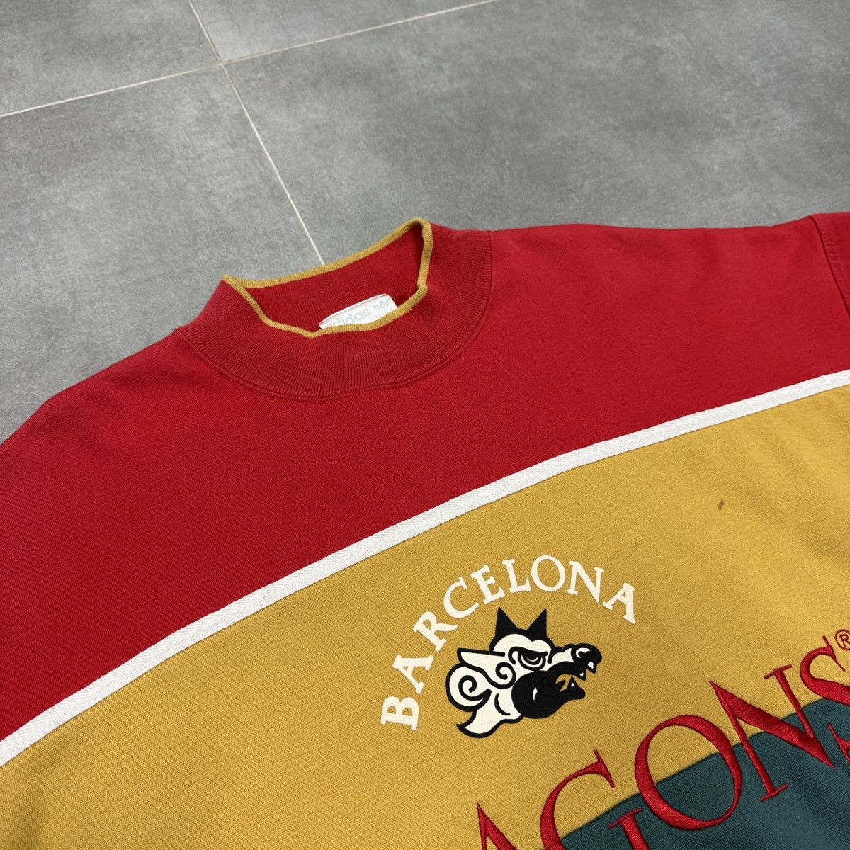 Adidas Vintage Adidas Barcelona Dragons NFL 90s Sweatshirt Men Size US L / EU 52-54 / 3 - 11 Thumbnail