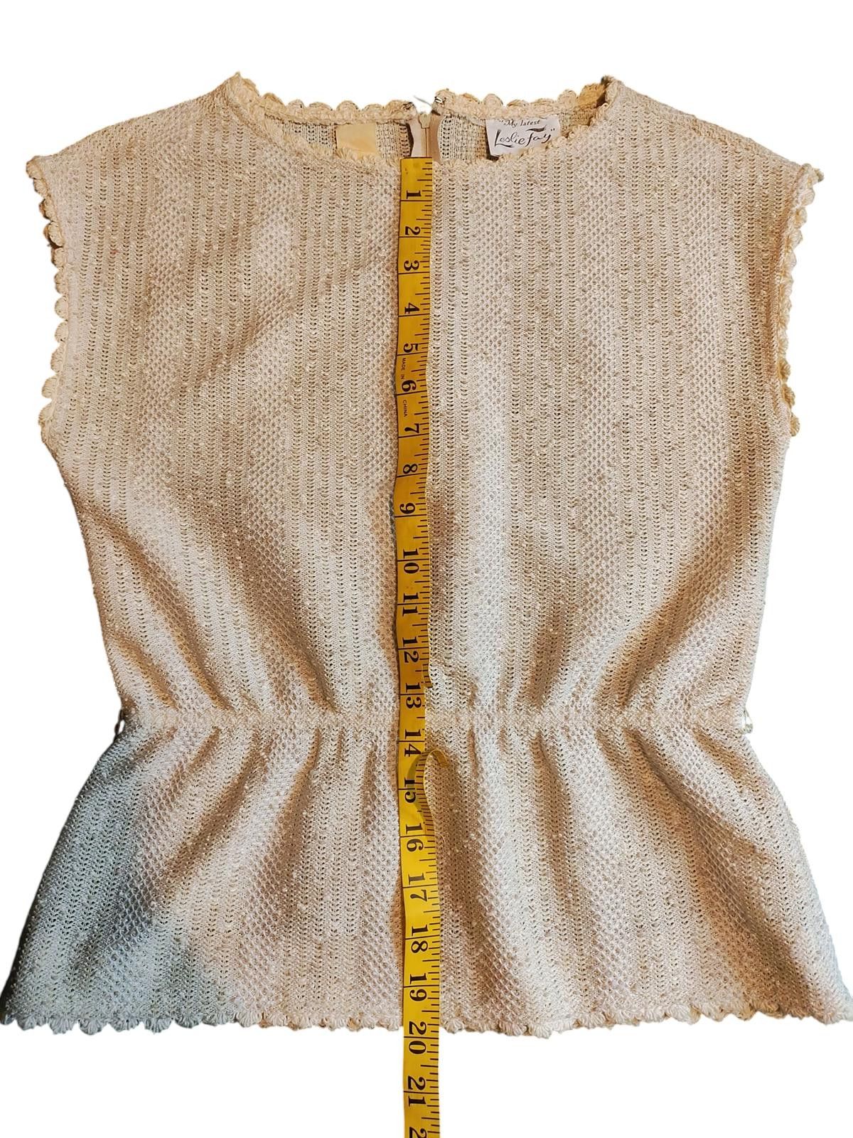 Designer Cream Textured Sleeveless Knit Top with Waist Detail Size M / US 6-8 / IT 42-44 - 9 Thumbnail