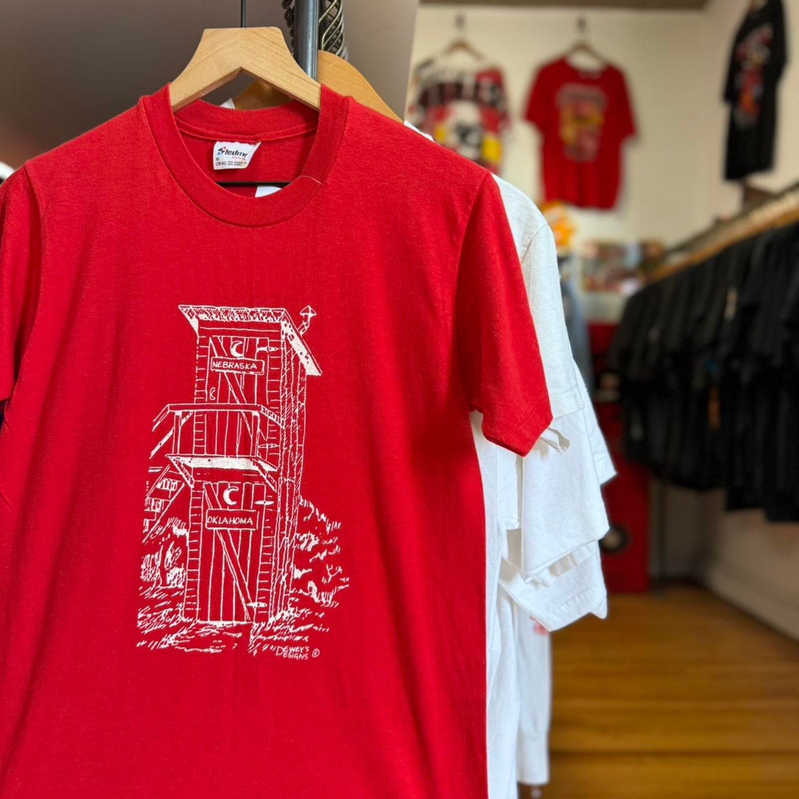 Vintage Vintage 80s Nebraska Huskers Oklahoma Sooners T-Shirt Size US M / EU 48-50 / 2 - 1 Thumbnail